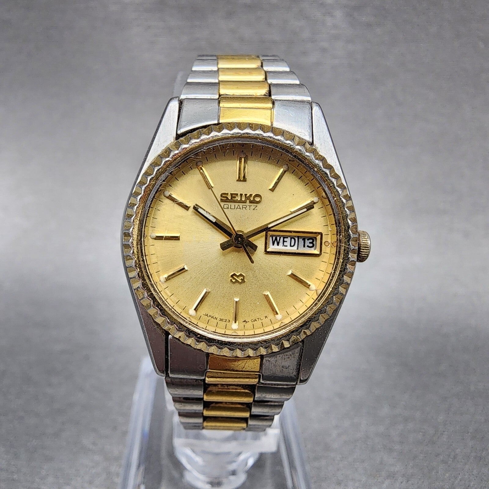 VTG Seiko SQ Watch Women 24mm Gold Dial Two Tone Daydate Round 3E230A60 New Bat0
