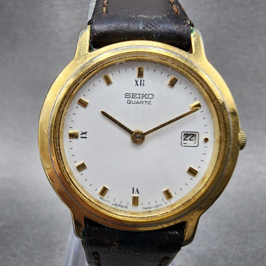VTG Seiko Watch Women 27mm White Dial Gold Tone Date Round 7N890201 New Battery0