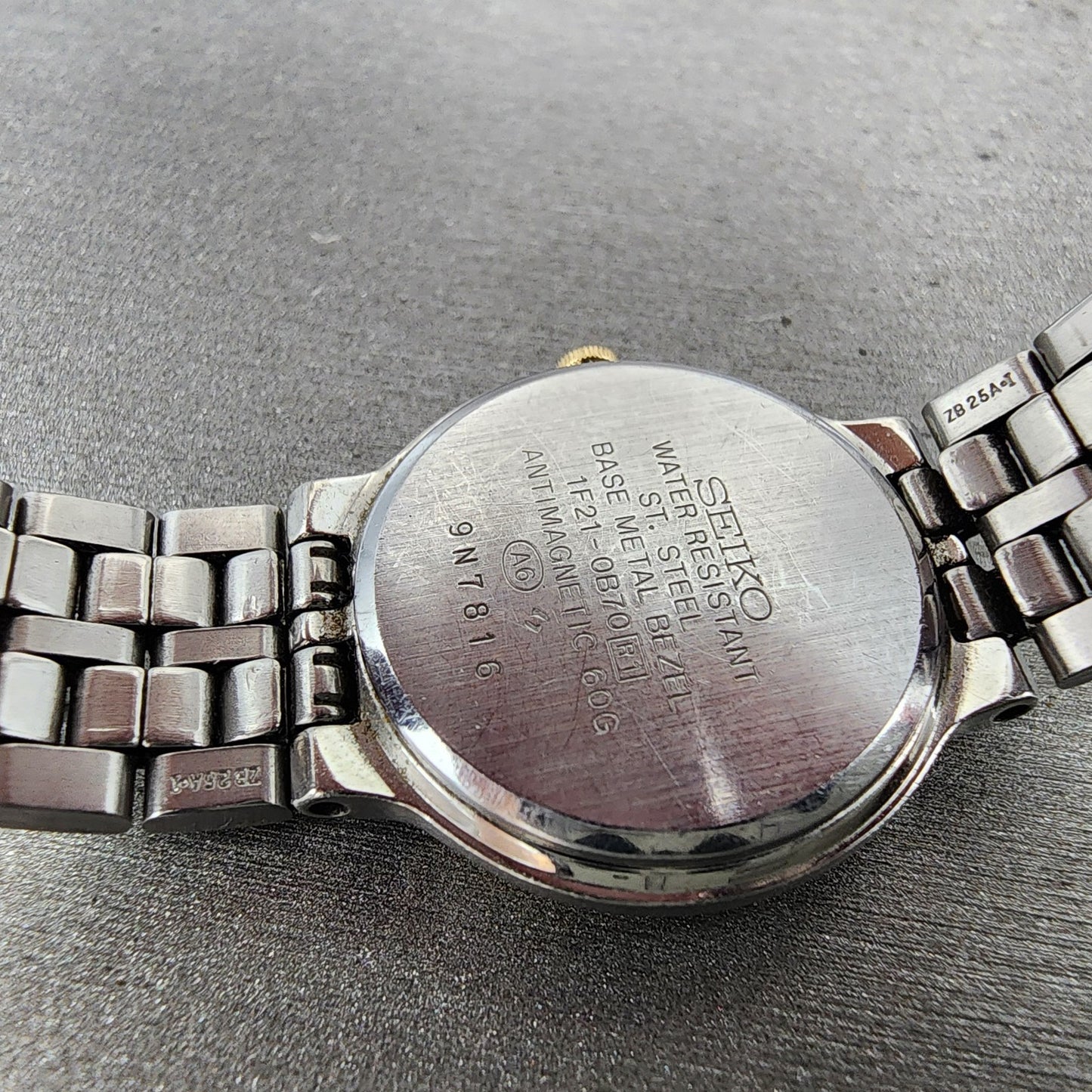 Seiko Creo Watch Women 24mm White Dial Two Tone Round 1F210B70 New Battery9