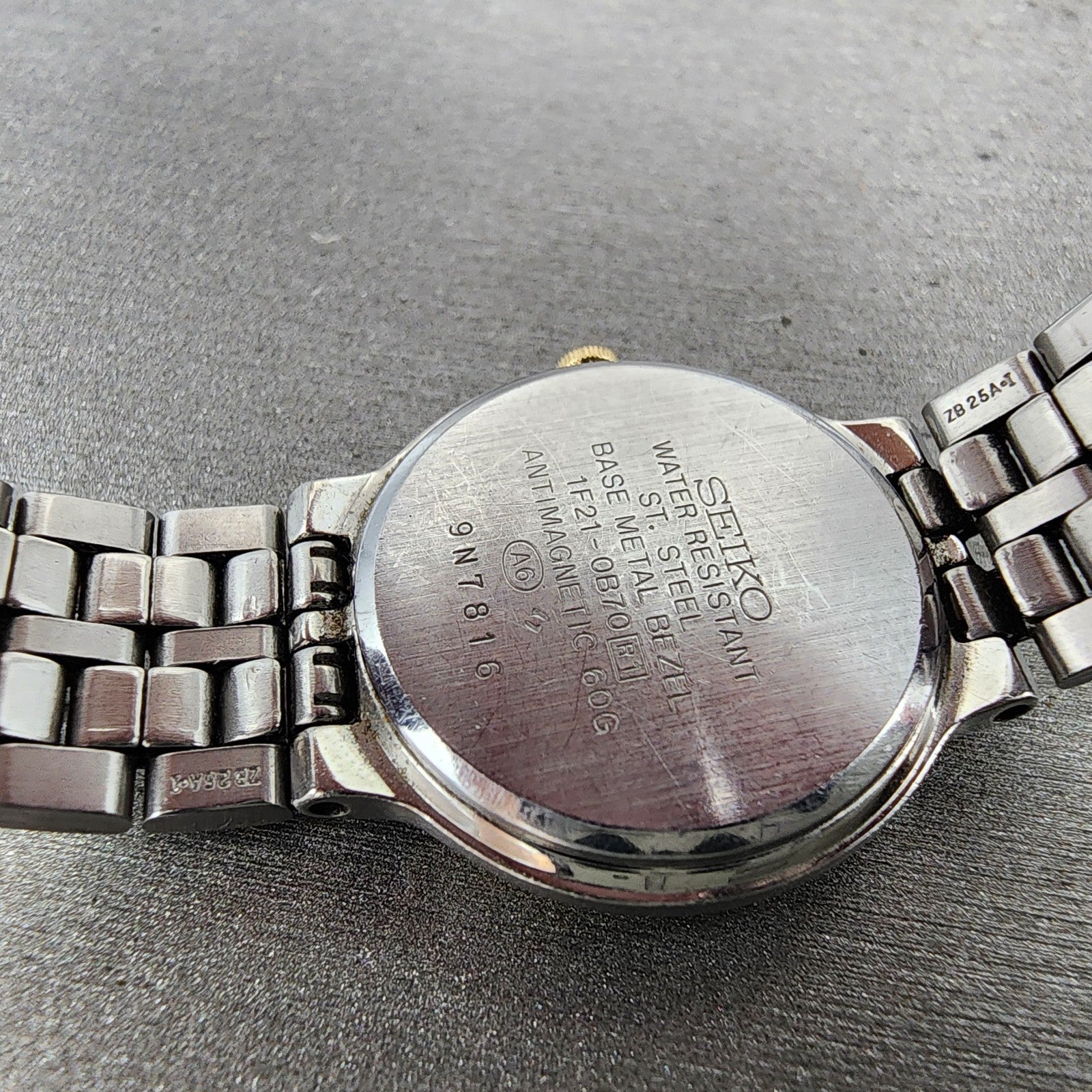Seiko Creo Watch Women 24mm White Dial Two Tone Round 1F210B70 New Battery9