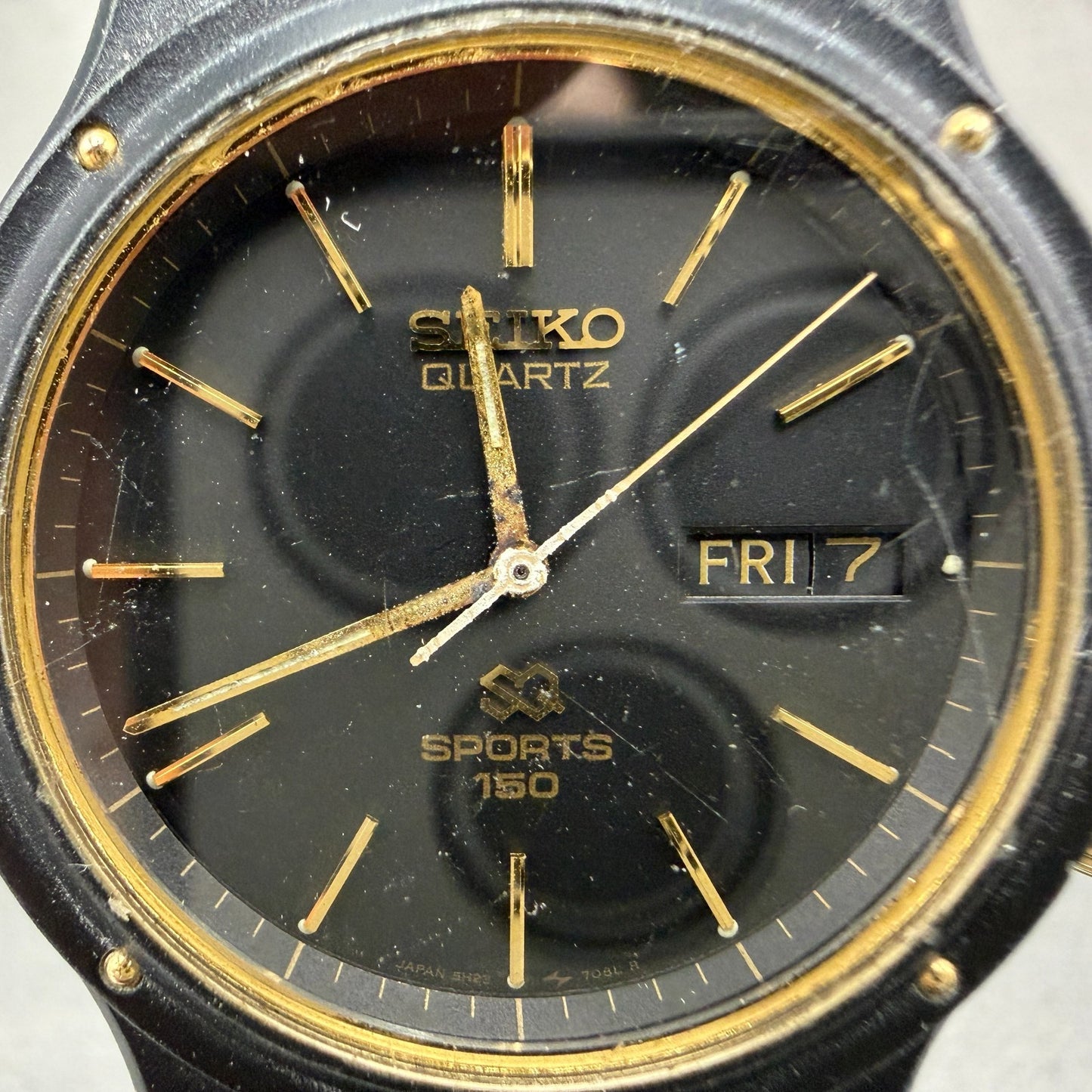 Seiko SQ Sports 150m Watch Men 37mm Black Dial Black & Gold Tone Daydate PARTS2