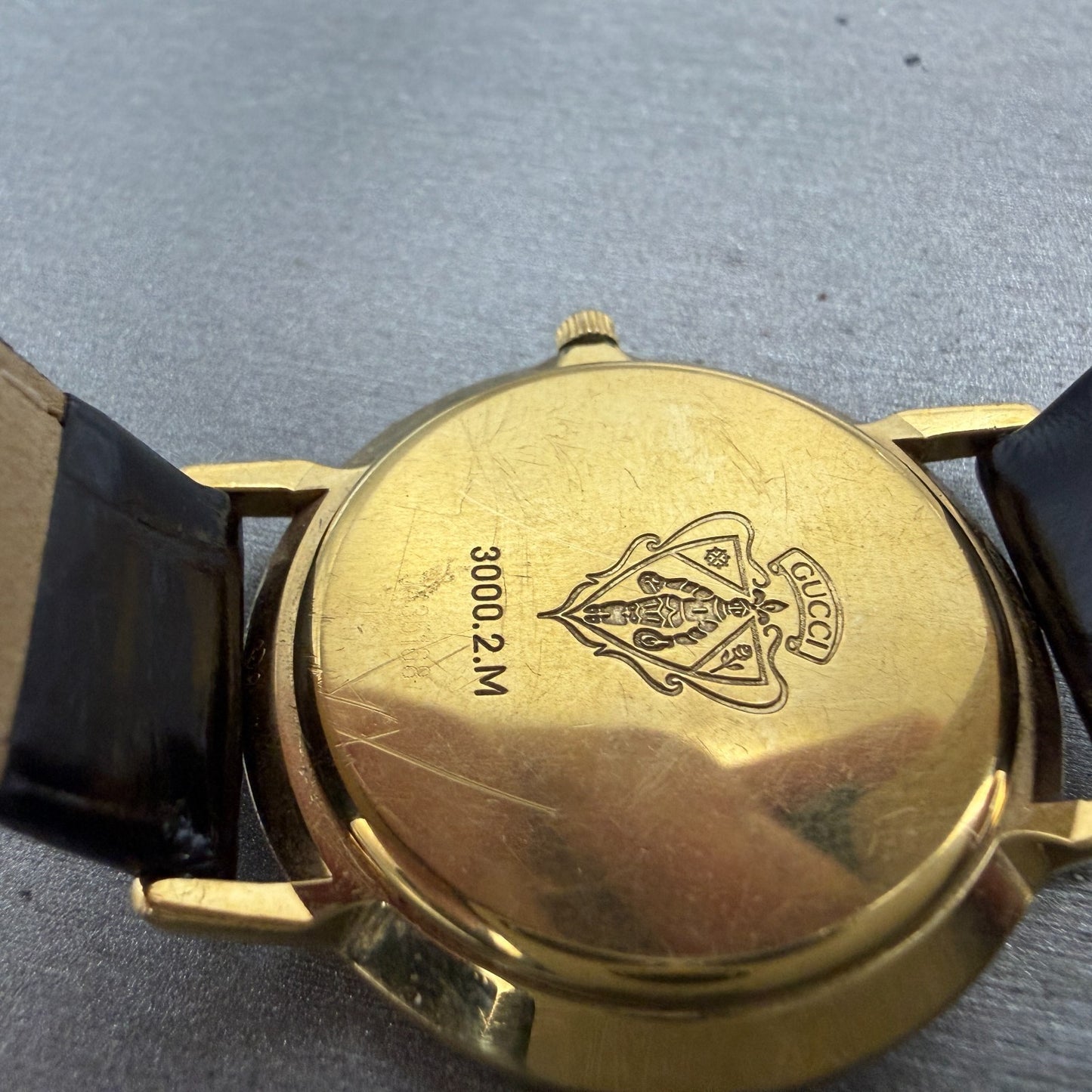Gucci 3000M Watch Men 33mm Black Dial Gold Plated Round Leather New Battery9