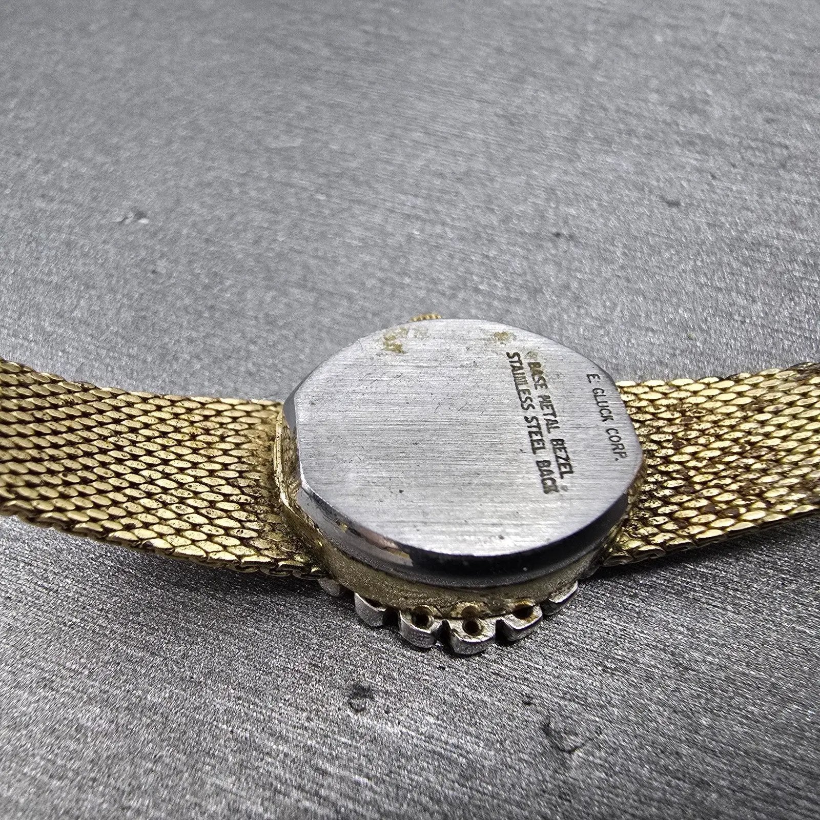 Armitron Watch Women 15mm Cream Dial Gold Tone Diamond bezel Oval New Battery9
