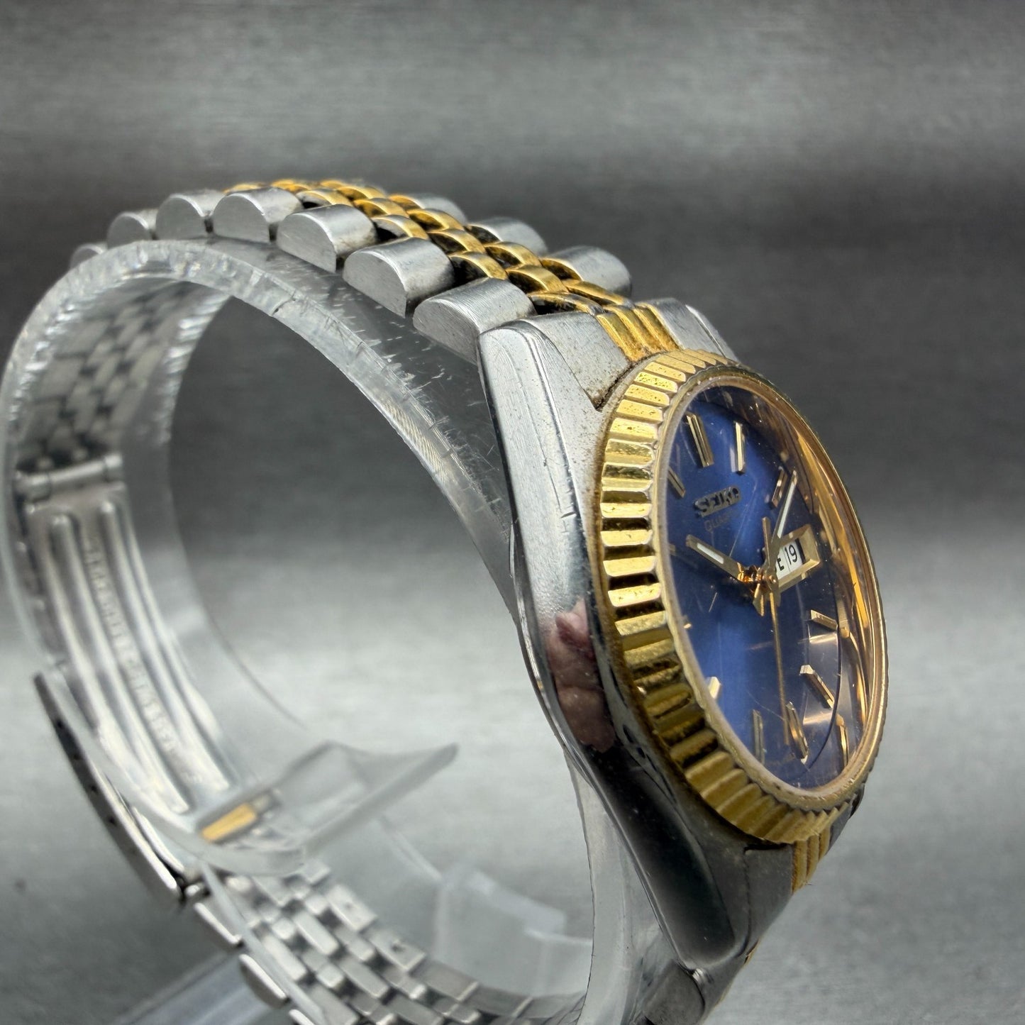Seiko Watch Women 24mm Blue Dial Two Tone Daydate Round 7N830049 New Batt AB323