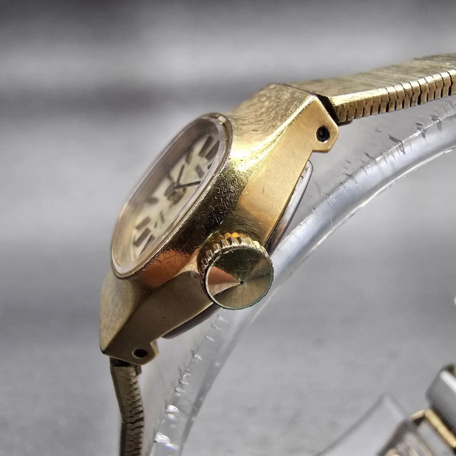 Seiko Watch Women 18mm Gold Dial Gold Tone Oval 17-3440 Manual Wind Runs VTG2