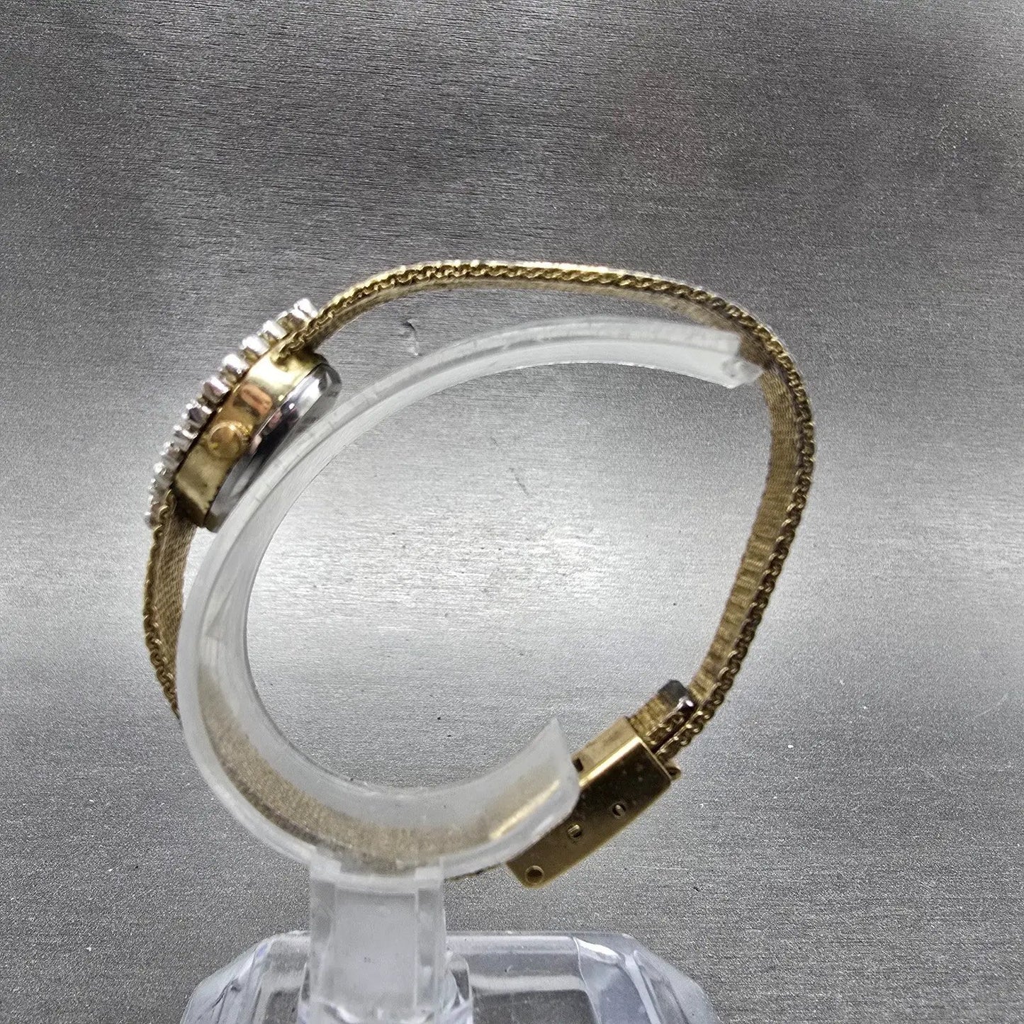 Armitron Watch Women 15mm Cream Dial Gold Tone Diamond bezel Oval New Battery6