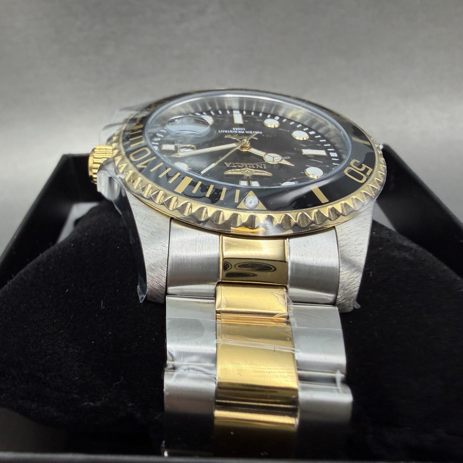 Invicta Pro Diver Watch Men 43mm Black Dial Two Tone Date Bracelet Round 300234