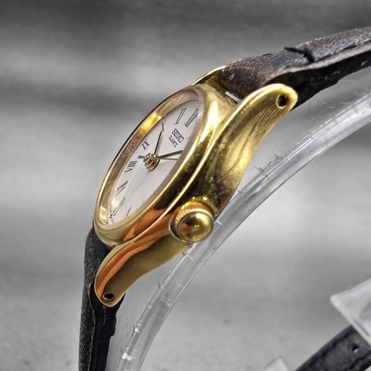 Seiko Watch Women 20mm White Dial Gold Tone Round 2Y01-0A10 New Battery Vintage2