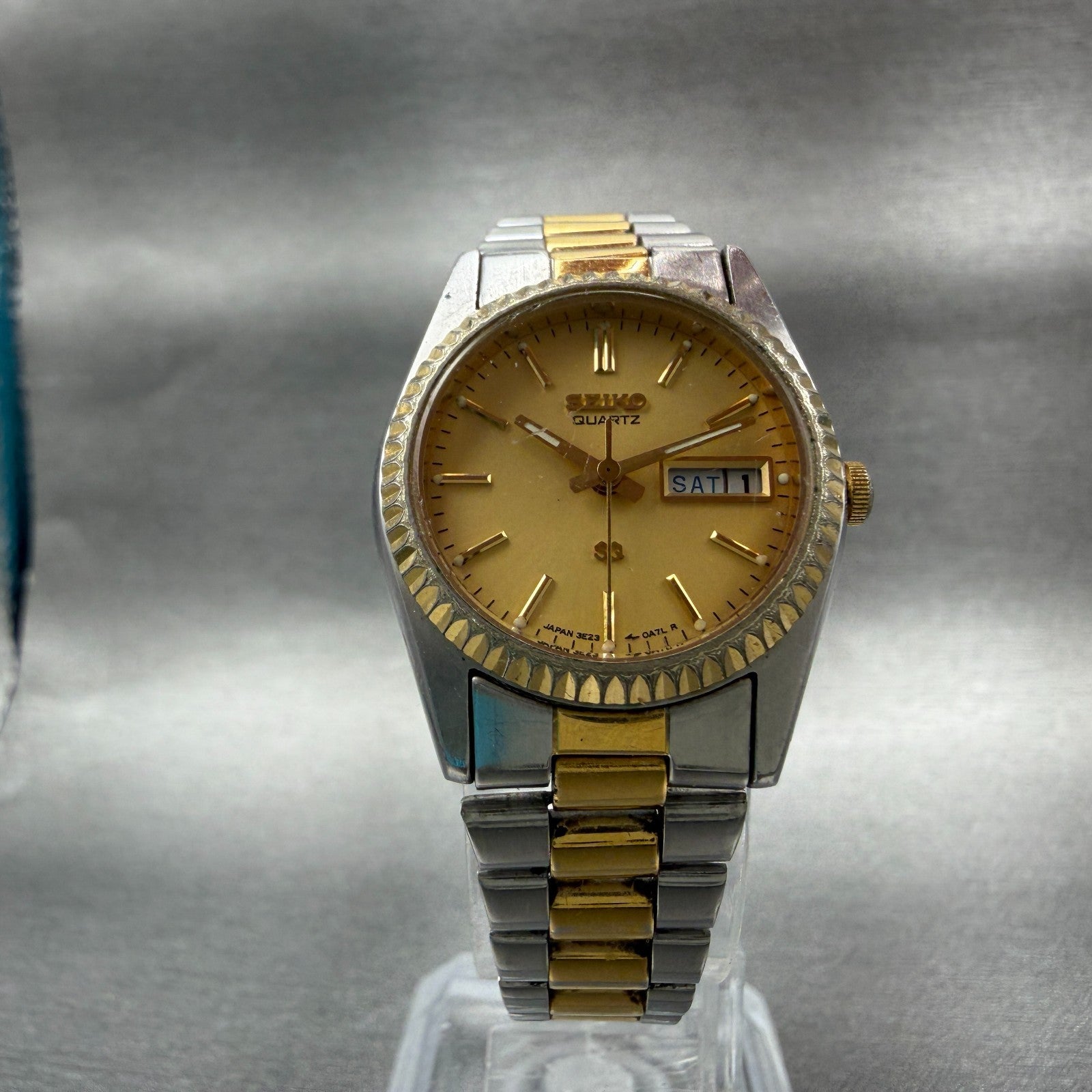 Seiko SQ Watch Women 24mm Gold Dial Two Tone Daydate Round 3E230A60 New Batt NX5