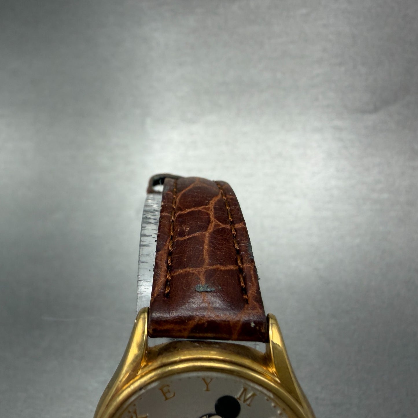 Seiko Alba Mickey Mouse Watch Women 26mm Silver Dial Gold Tone V7012G70 New Bat4