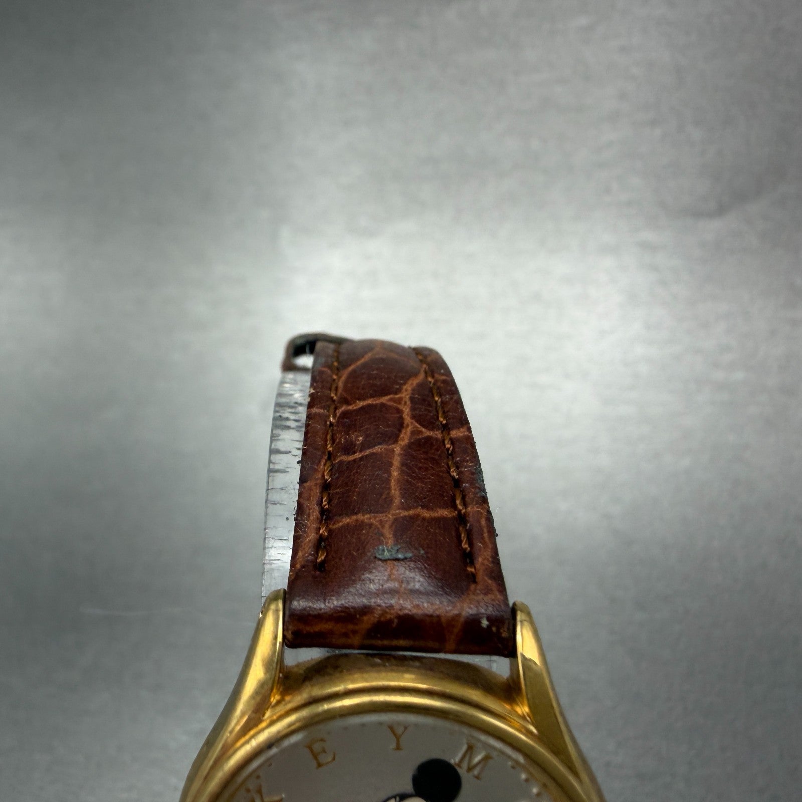 Seiko Alba Mickey Mouse Watch Women 26mm Silver Dial Gold Tone V7012G70 New Bat4