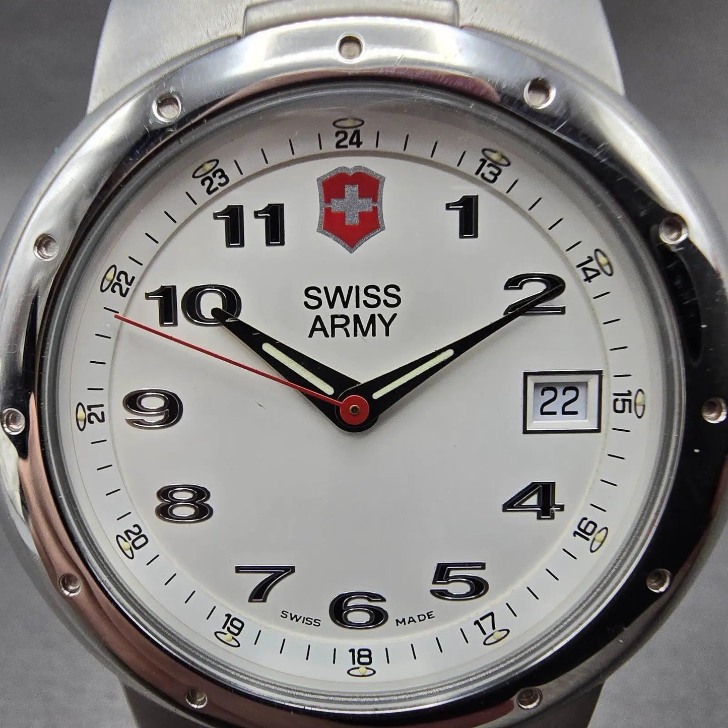 Victorinox Swiss Army Valiant Watch Men 40mm White Dial Silver Tone Date New Bat1