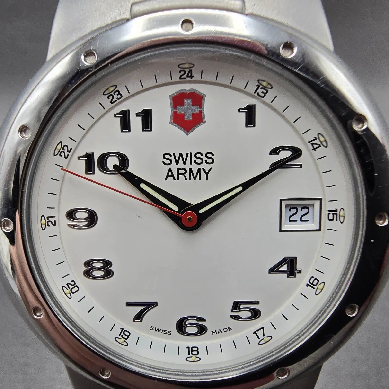 Victorinox Swiss Army Valiant Watch Men 40mm White Dial Silver Tone Date New Bat1
