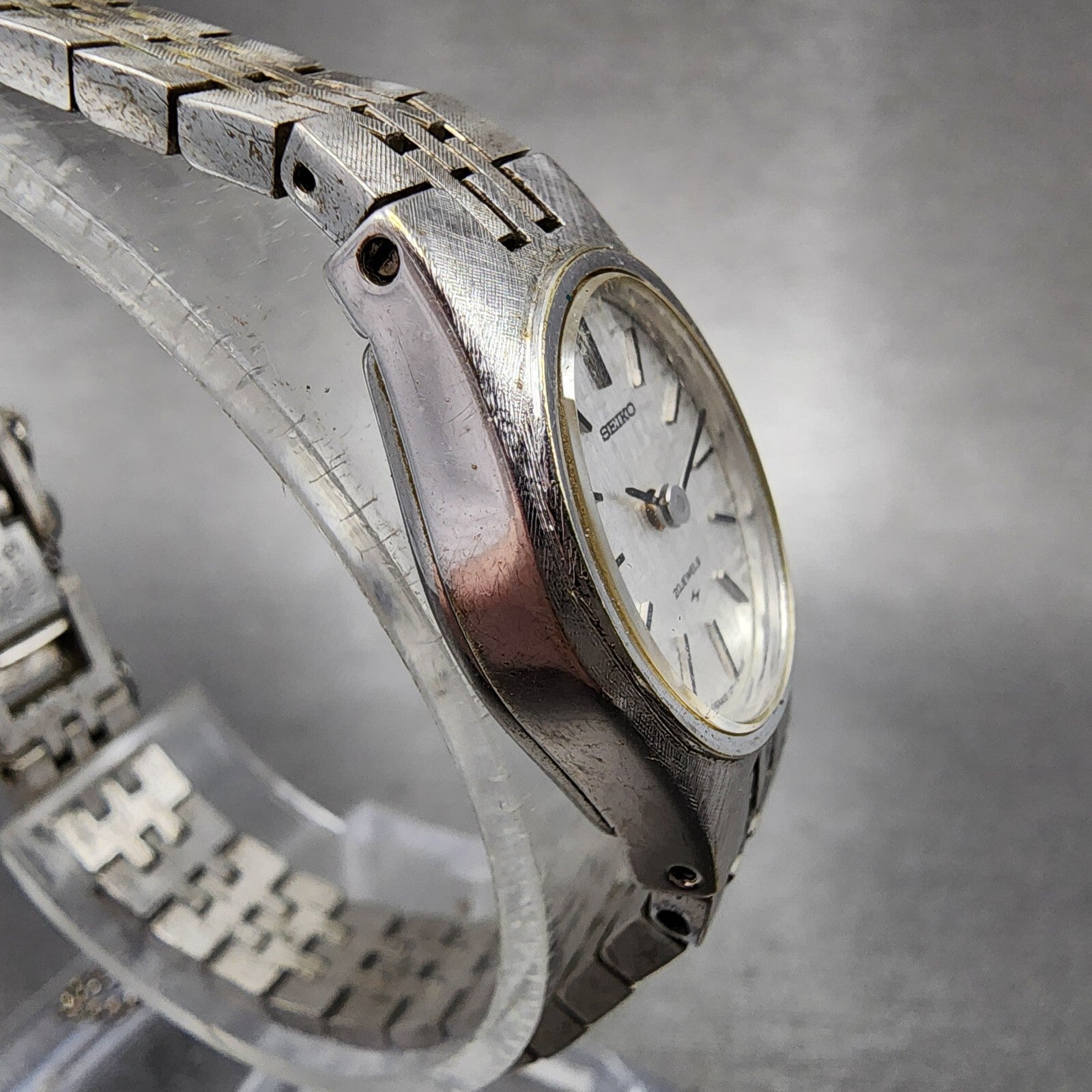 Seiko Watch Women 17mm Silver Dial Silver Tone Manual Oval 177230 Runs3