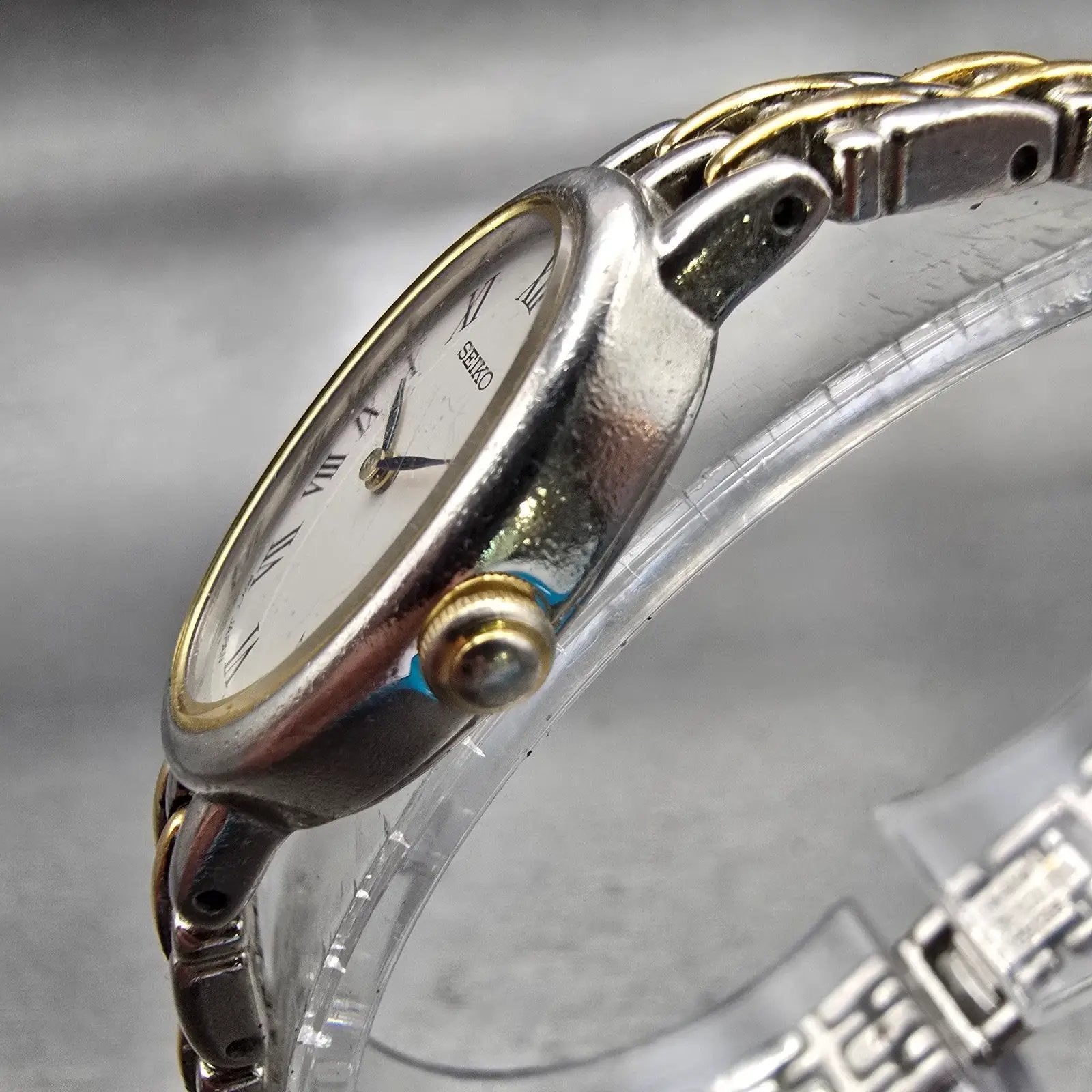 Seiko Watch Women 17mm White Dial Silver Tone Oval V400-1029 New Battery Vintage2
