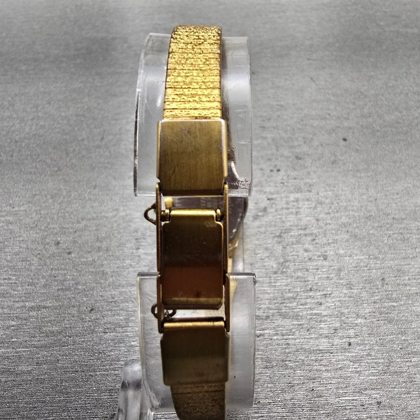 Citizen CQ Watch Women 17mm Champagne Dial Gold Tone Oval 3220-890779 New Batt7