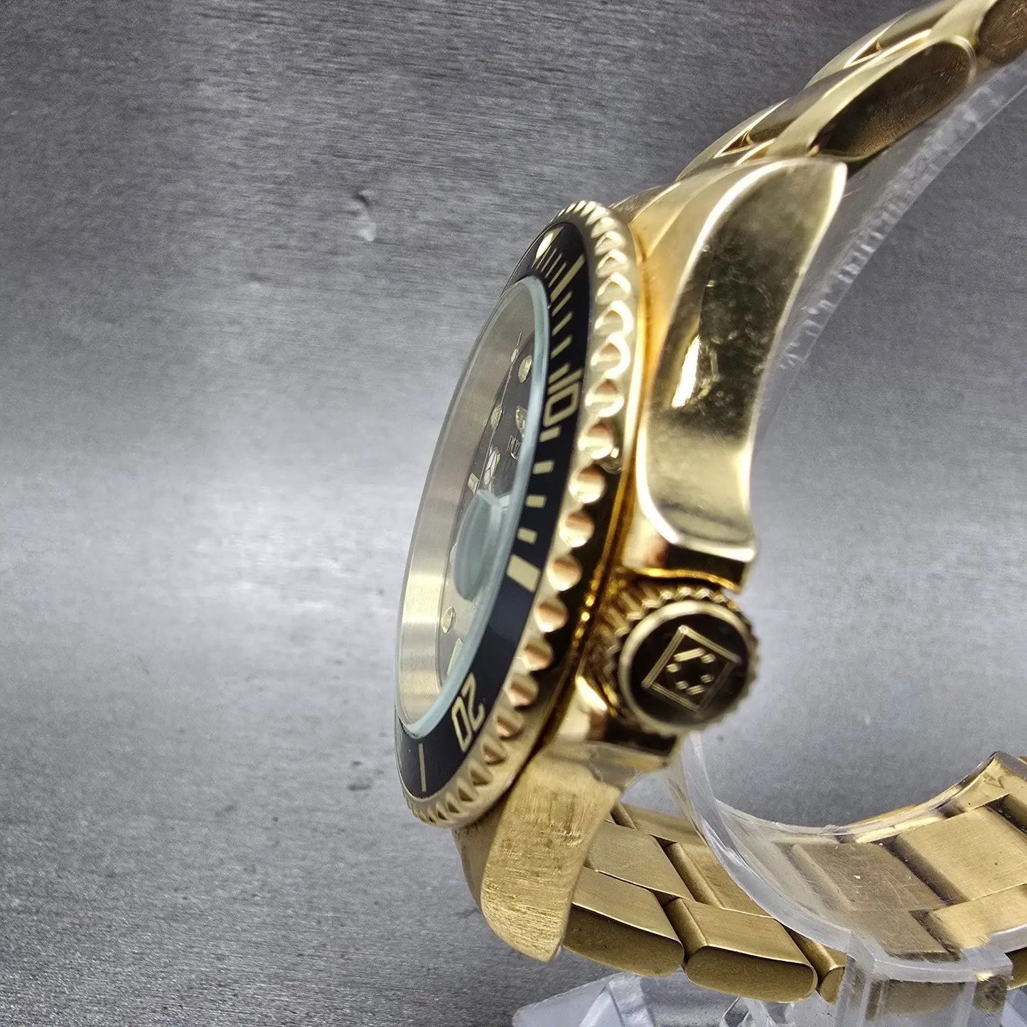 Invicta Pro Diver Watch Men 40mm Black Dial Gold Tone Date 89290B Automatic Runs2