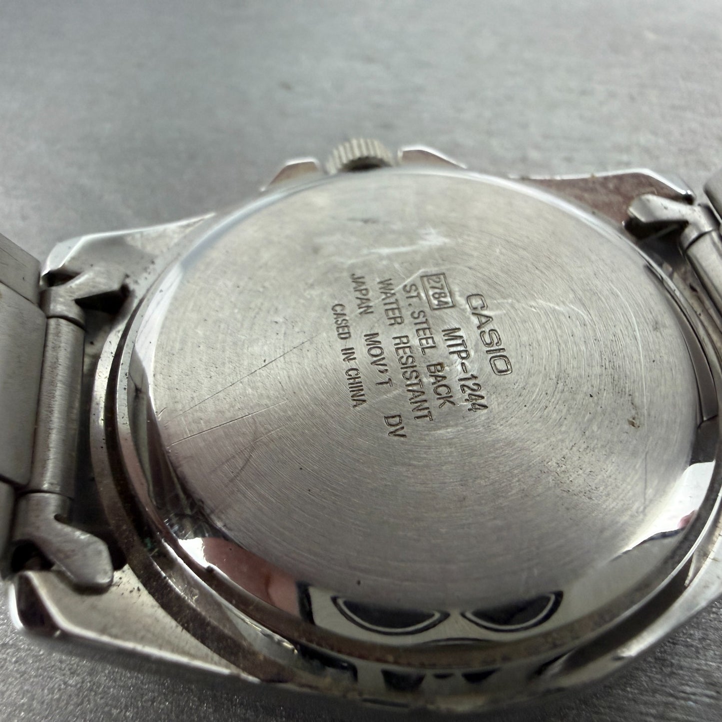 Casio Dive Watch Men 41mm White Dial Silver Tone Date Round MTP-1244 New Batt 9E9