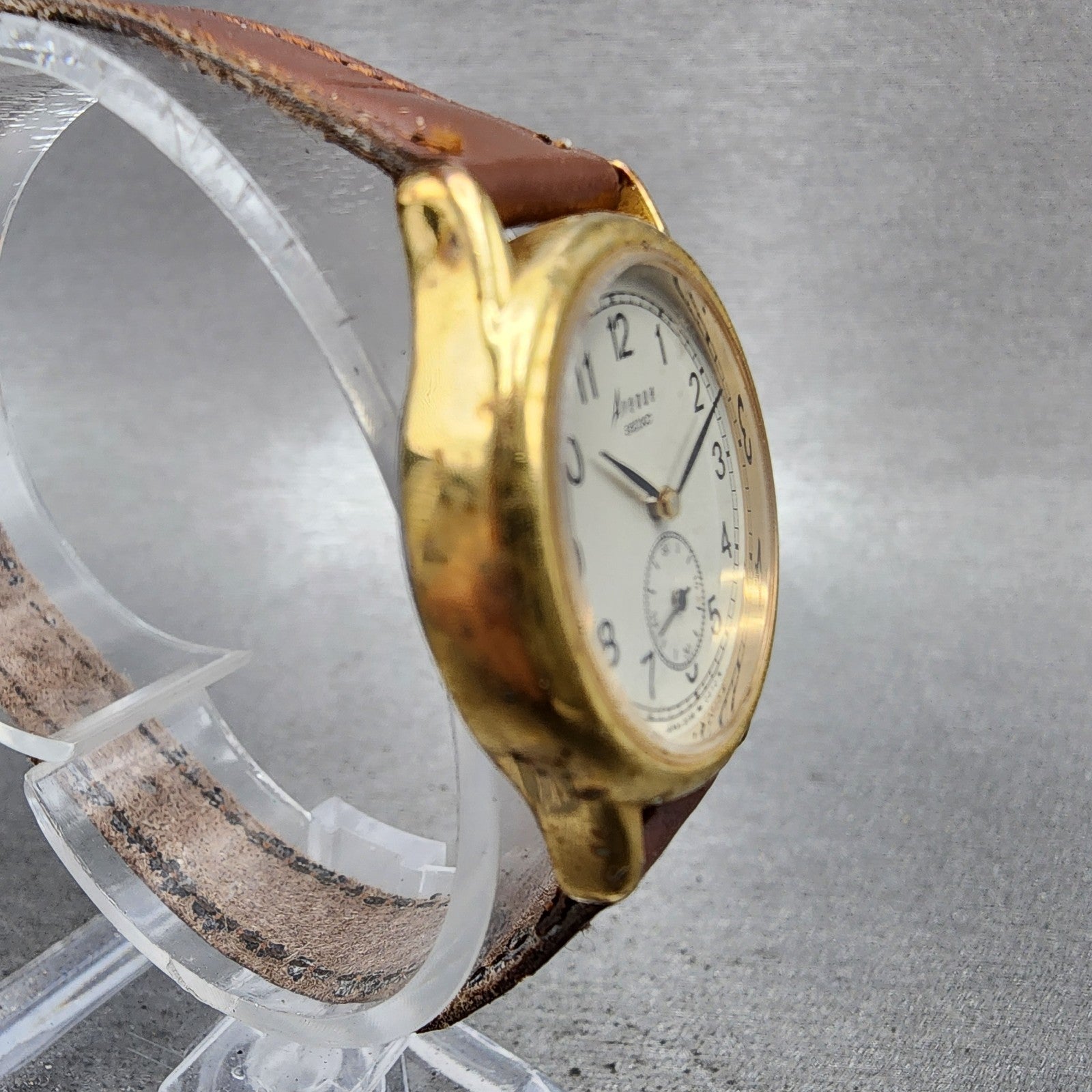 Seiko Avenue Watch Women 24mm White Dial Gold Tone 2g380130 New Battery3