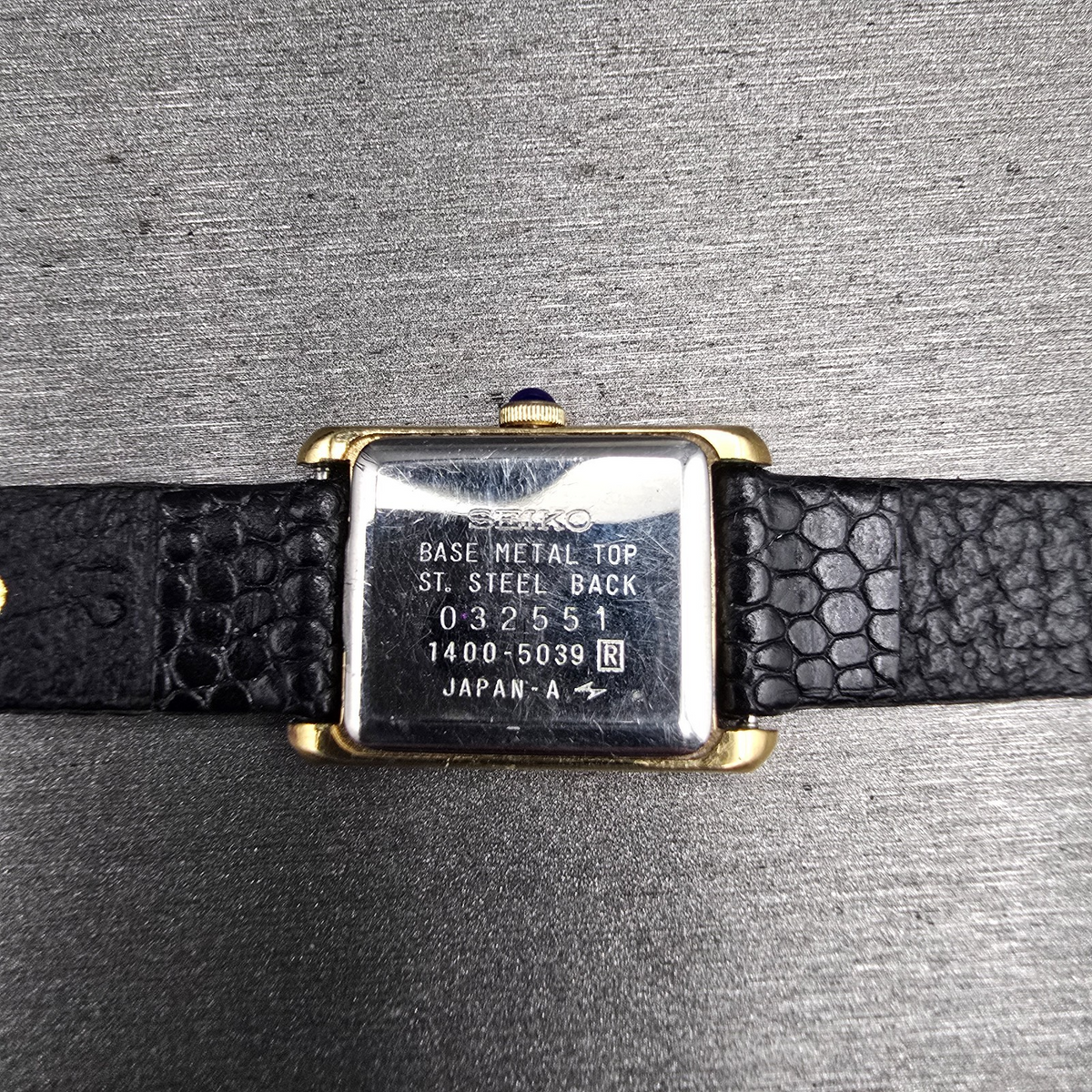 Seiko Tank Watch Women 17mm White Dial Gold Tone Rectangle 1400-5039 New Battery10