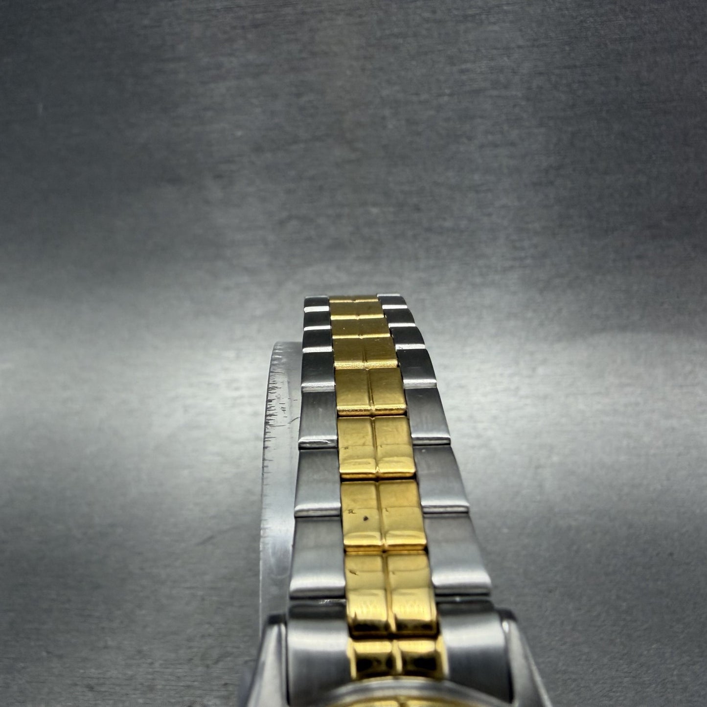 Citizen Watch Women 28mm Black Dial Two Tone Date Round EU6044-51E New Battery4
