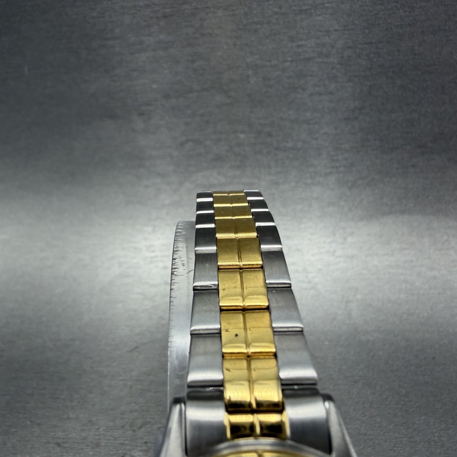 Citizen Watch Women 28mm Black Dial Two Tone Date Round EU6044-51E New Battery4