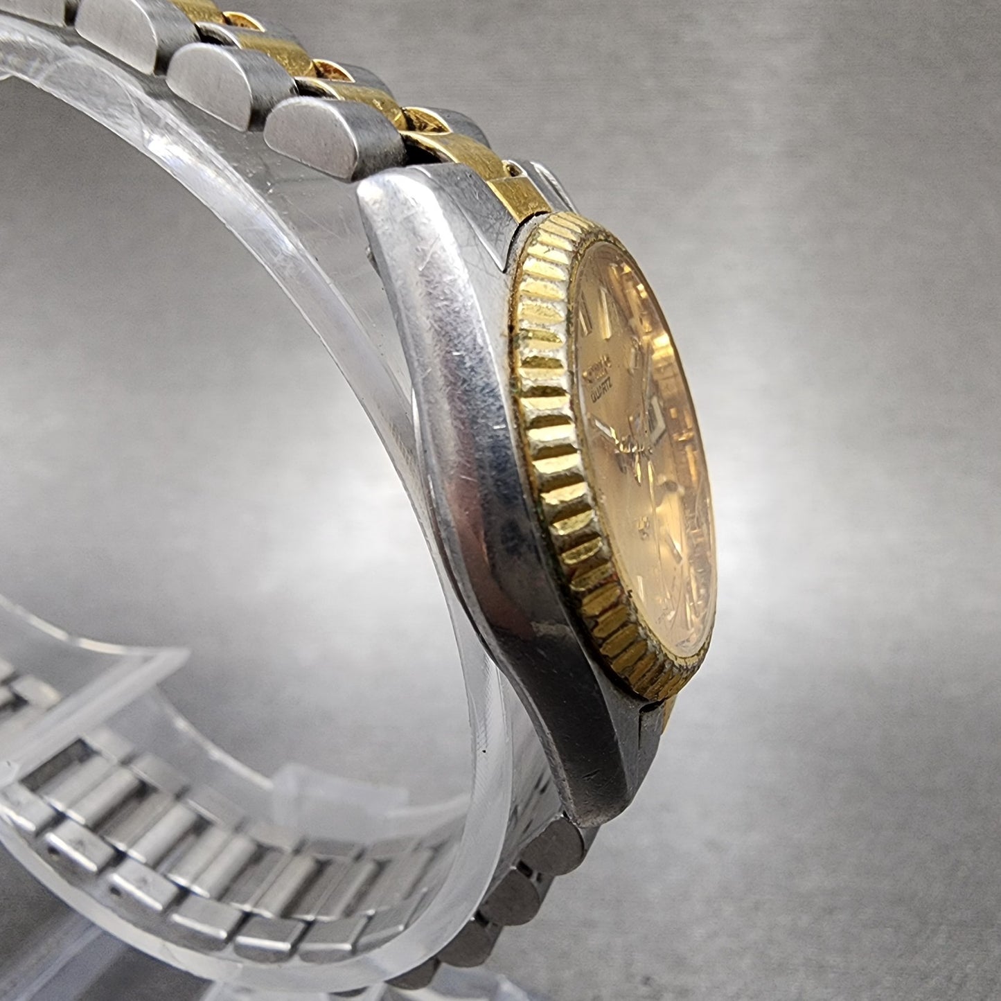 Seiko SQ Watch Women 24mm Gold Dial Two Tone Daydate 24mm Round New Battery B123
