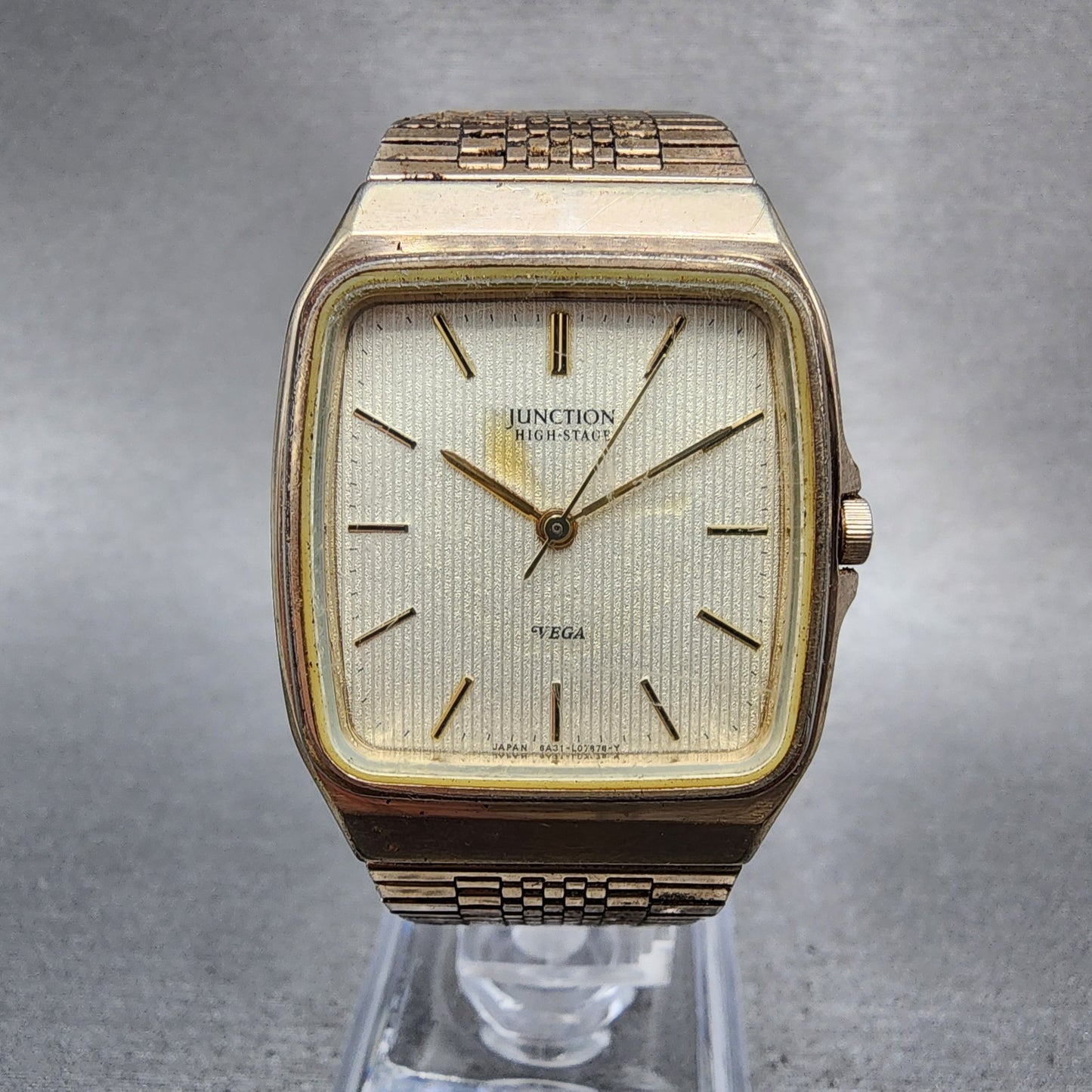 Vega Junction Tank Watch Men 29mm Cream Dial Gold Tone Rectangle New Battery2