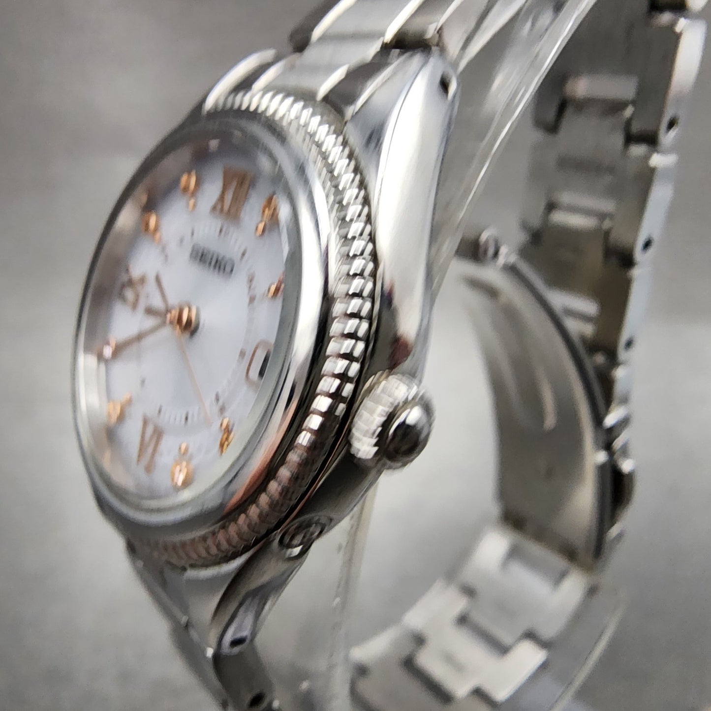 Seiko Solar Watch Women 25mm White Dial Silver Tone Date Round 1B220BZ0 Runs2