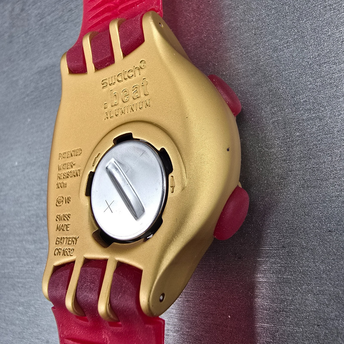 Swatch Beat Golden Virtual Wave Watch Men 47mm Gold Red YQG1000 New Battery NOS14