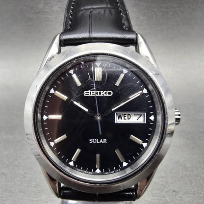 Seiko Solar Watch Men 37mm Black Dial Silver Tone Daydate Round V158-0AB0 Runs G0