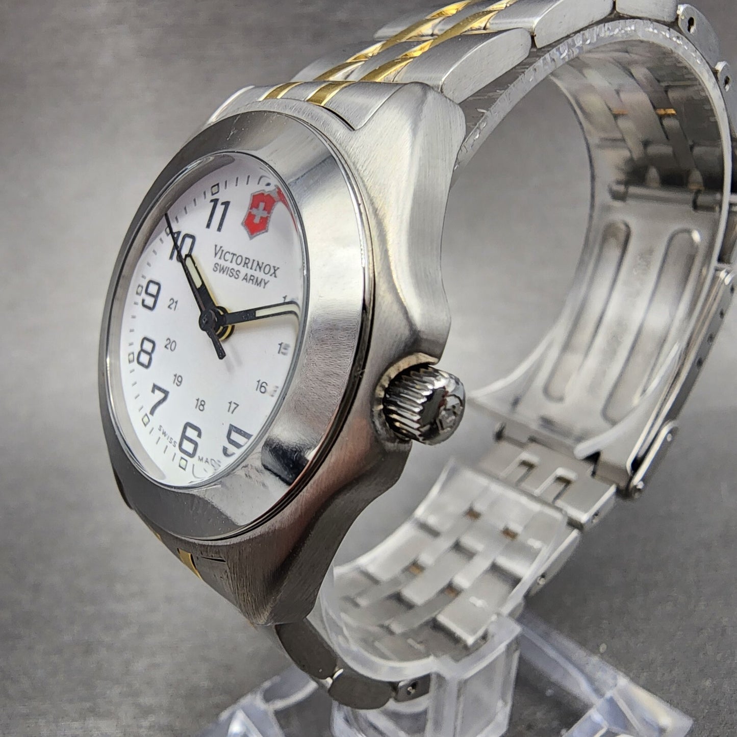 Victorinox Swiss Army Watch Women 32mm White Dial Two Tone Date Round New Batt4