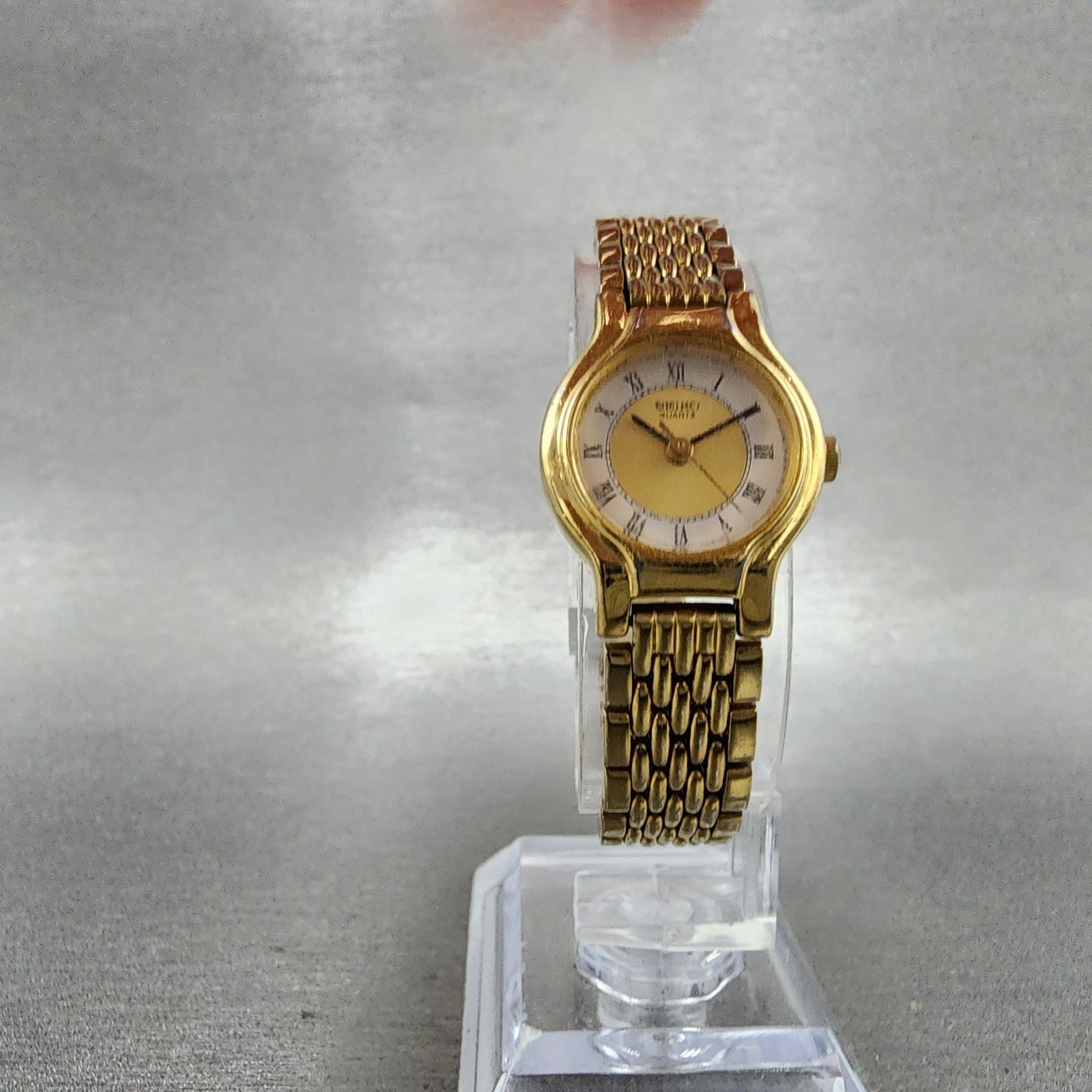Seiko Watch Women 19mm White Dial Gold Tone Round V4010289 New Battery5