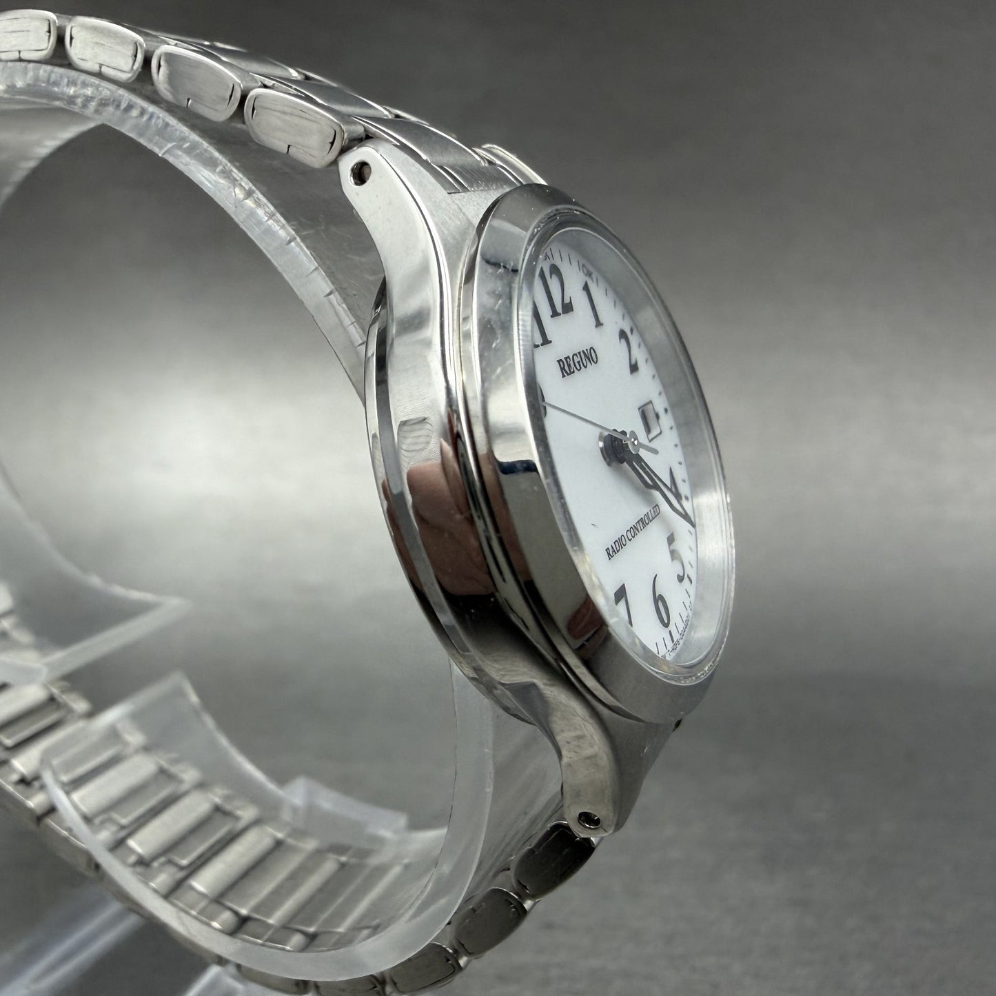 Citizen Reguno Watch Women 28mm White Dial Silver Tone Date Round Runs Solar3
