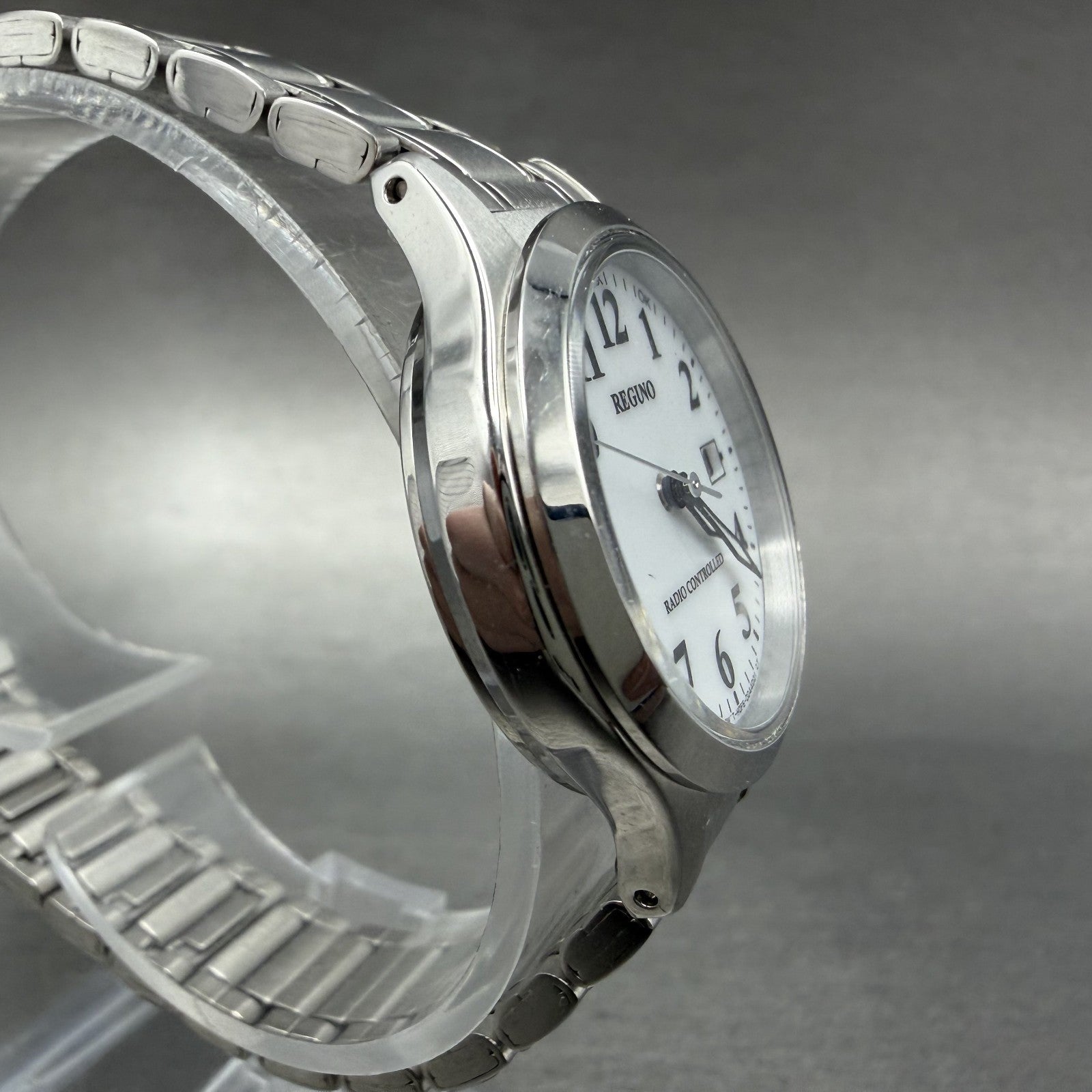 Citizen Reguno Watch Women 28mm White Dial Silver Tone Date Round Runs Solar3