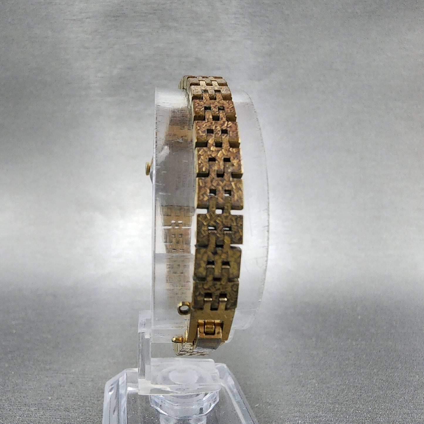 Seiko Watch Women 17mm Gold Dial Gold Tone Oval 14007389 New Battery Vintage A17