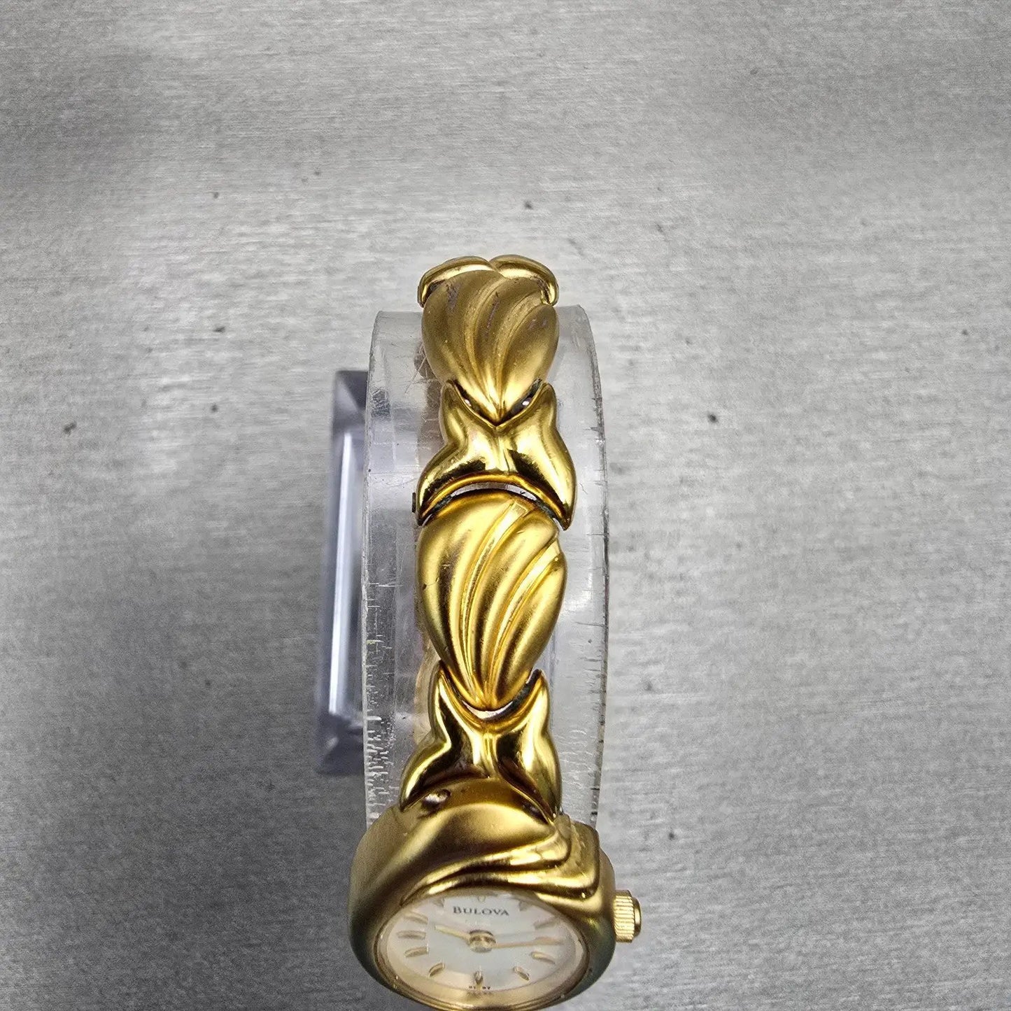 Bulova Watch Women 17mm MOP Dial Gold Tone Oval 97T67 New Battery4