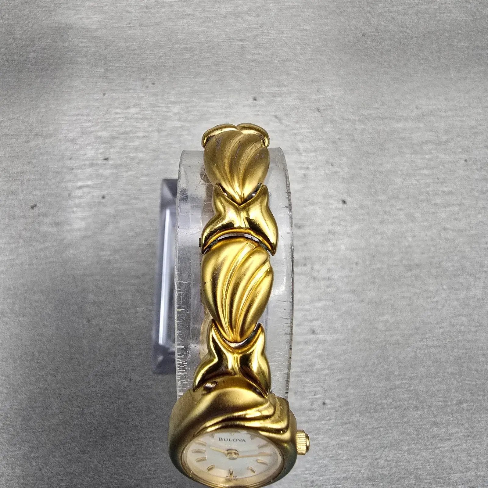 Bulova Watch Women 17mm MOP Dial Gold Tone Oval 97T67 New Battery4