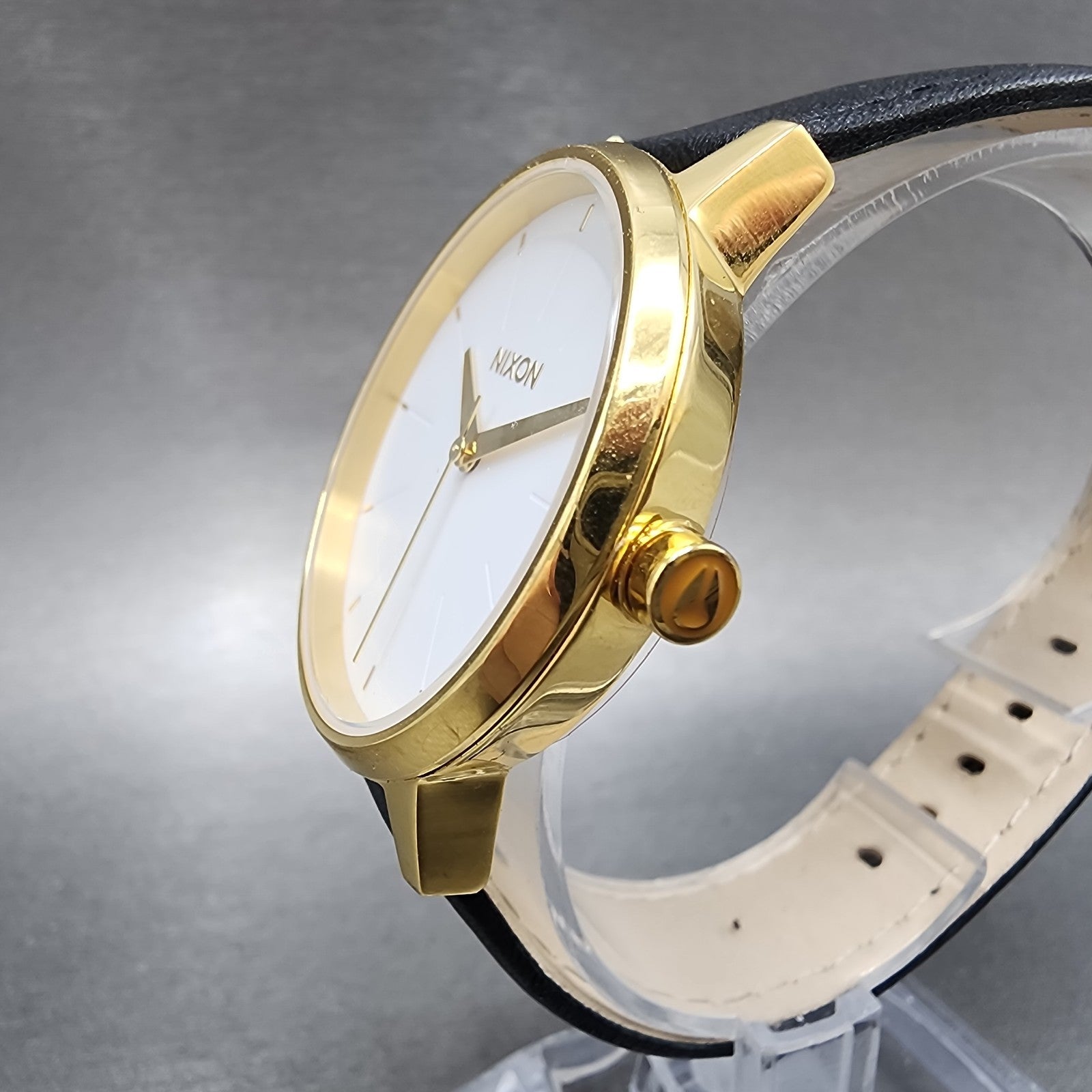 Nixon Kensington Watch Women 37mm White Dial Gold Tone Round New Battery2