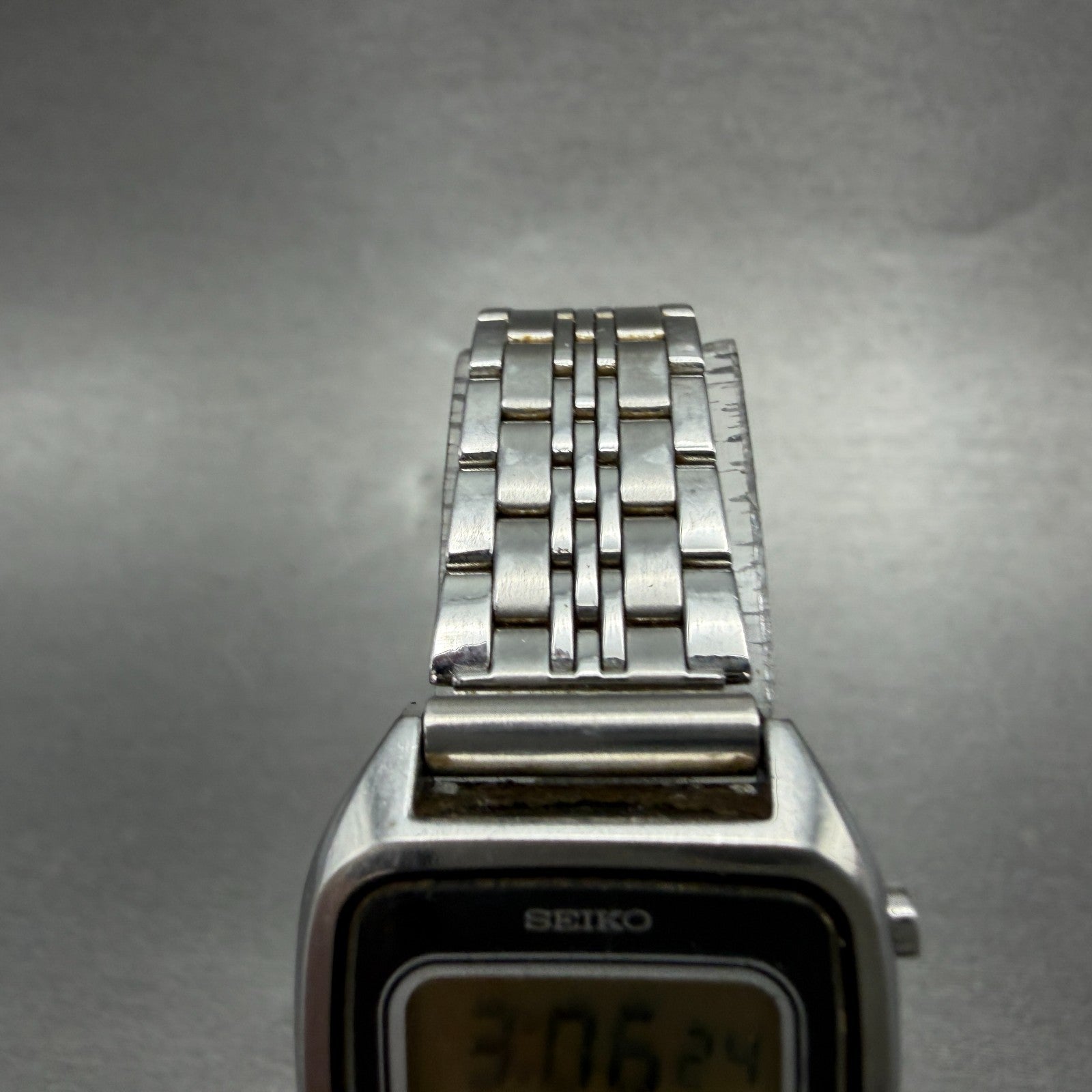 Seiko Digital Watch Women 23mm Silver Tone Rectangle Daydate L221-5070 New Batt4