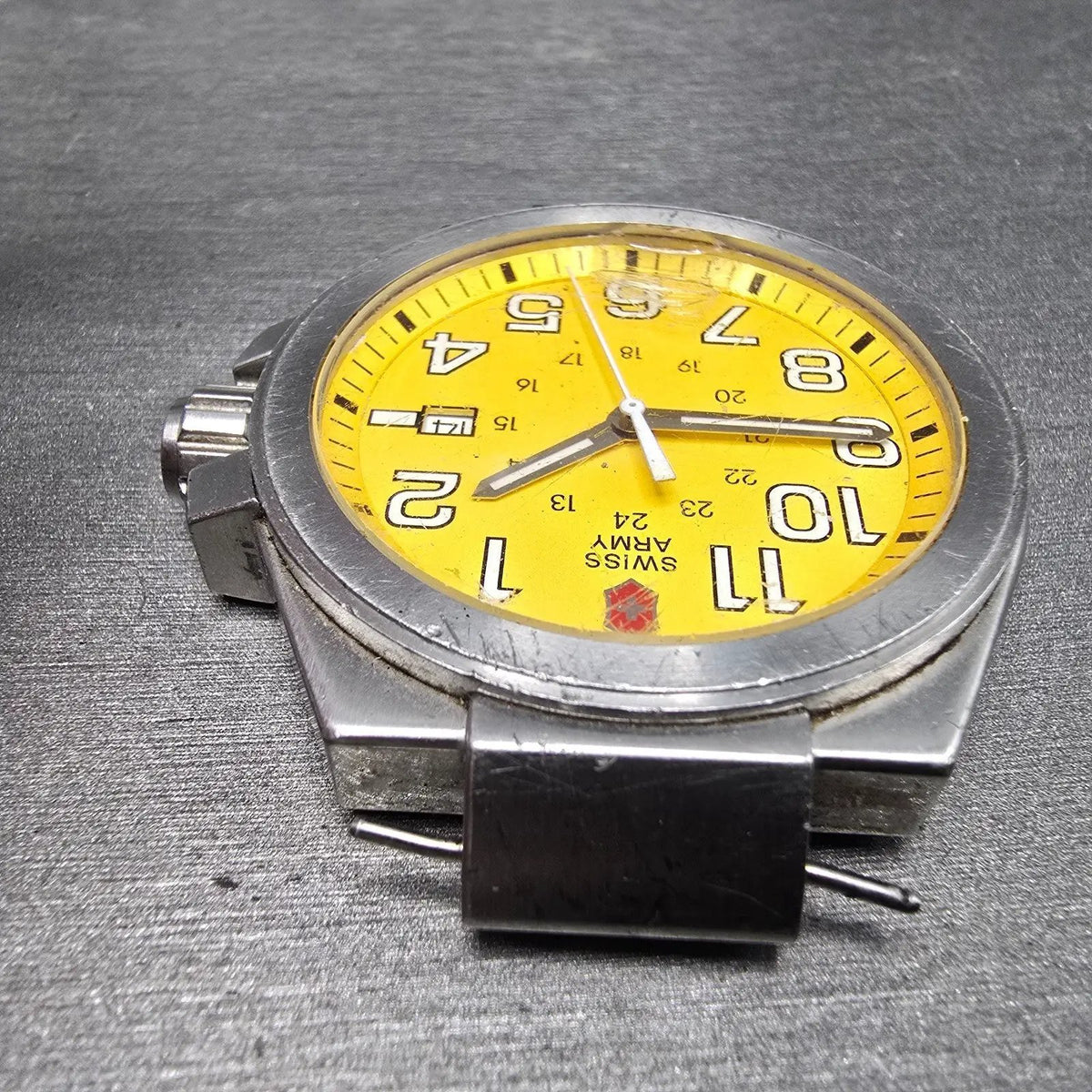 Victorinox Swiss Army Convoy Watch Men 42mm Yellow Dial Stee Date 241164 PARTS5