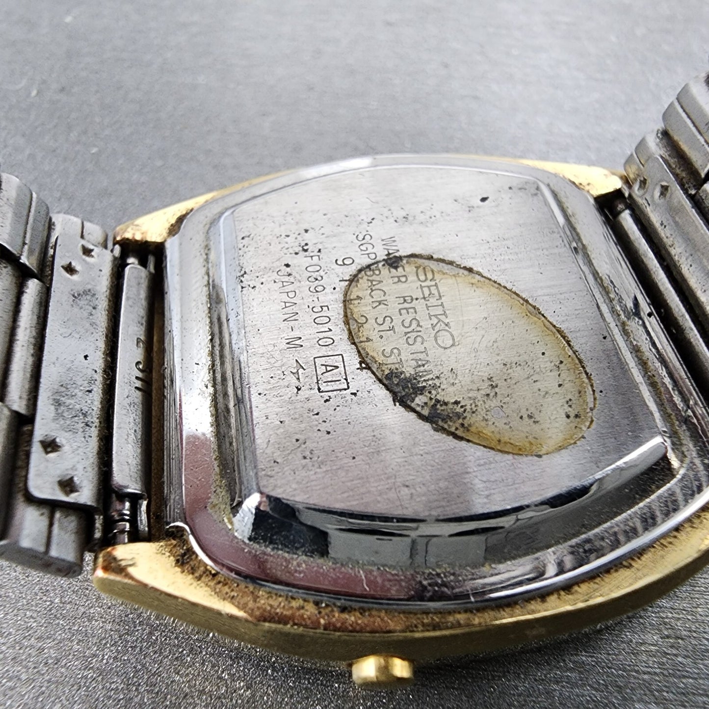 Seiko Digital Watch 34mm Gold Tone Daydate Rectangle F0395010 PARTS10