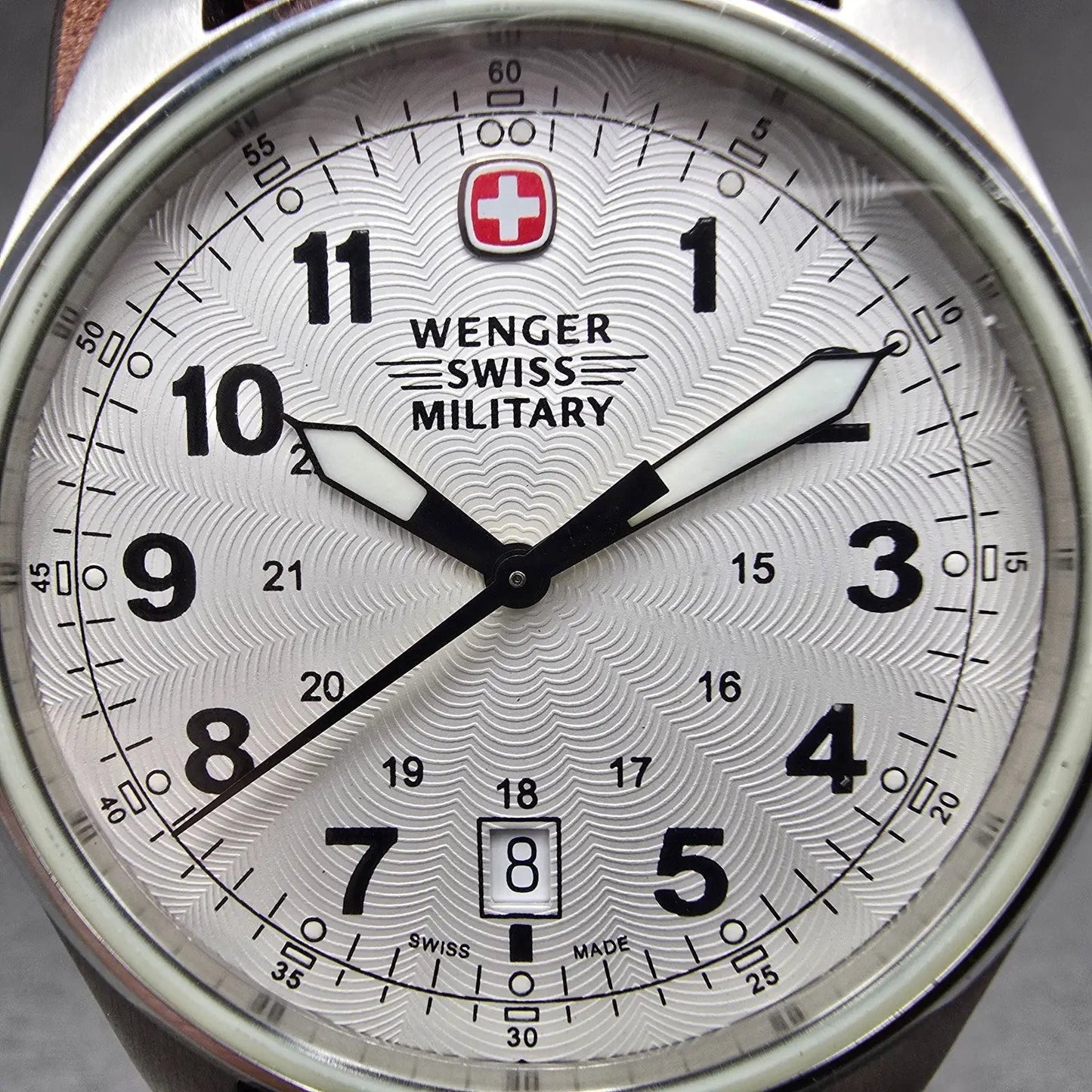Wenger Swiss Military Watch Men 40mm White Dial Steel Date Round 79201 New BattQ1