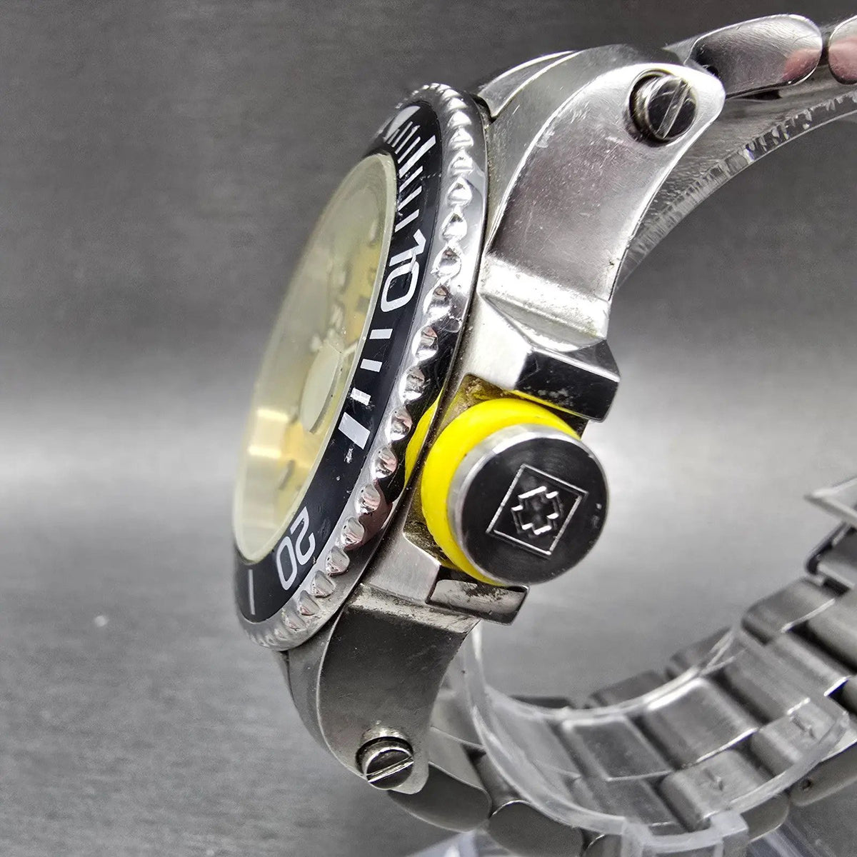 Invicta Pro Diver automatic Watch Men 43mm Yellow Dial Silver Date Round 112112