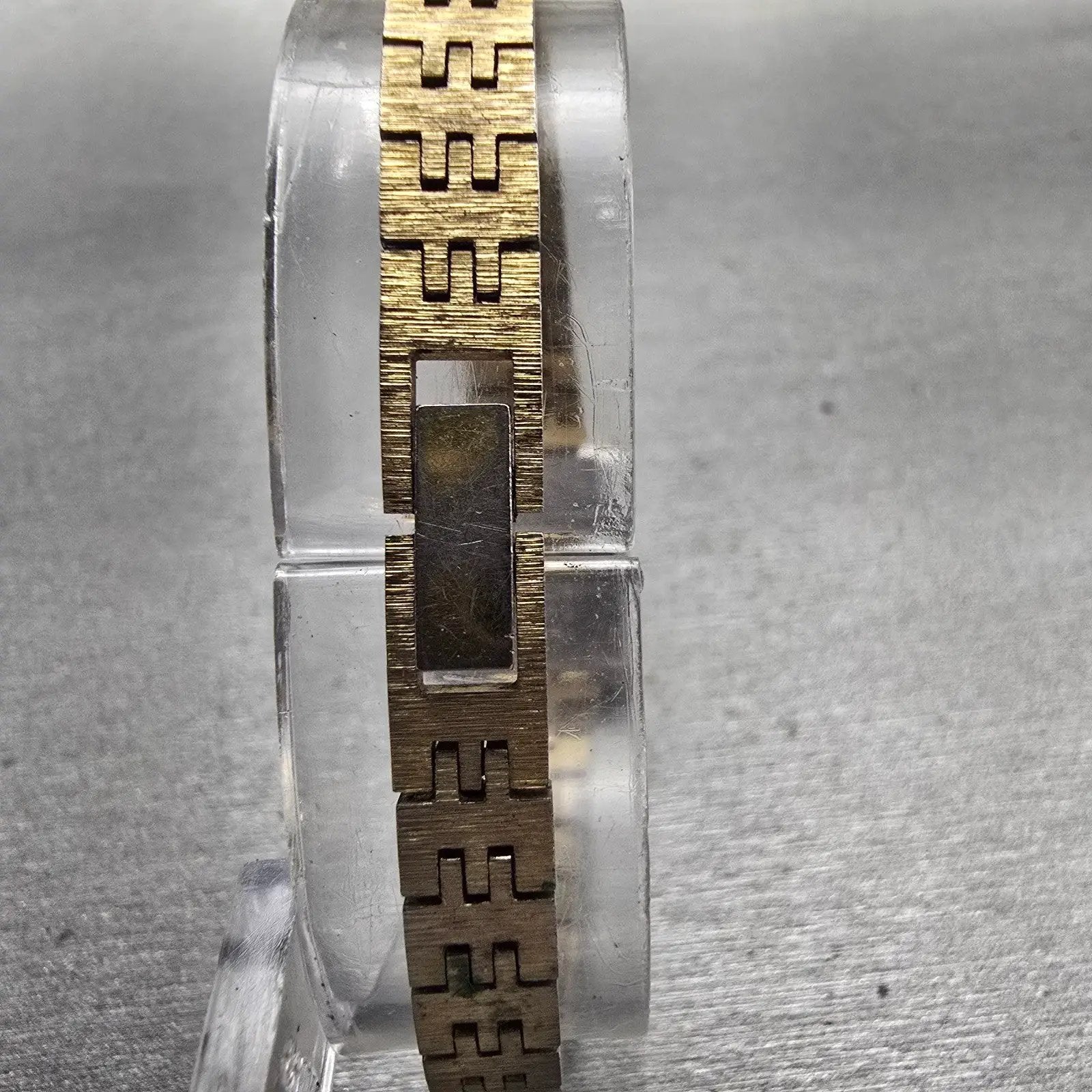 Citizen CQ Watch Women 17mm Champagne Dial Gold Tone 3220-893409 New Battery VTG7