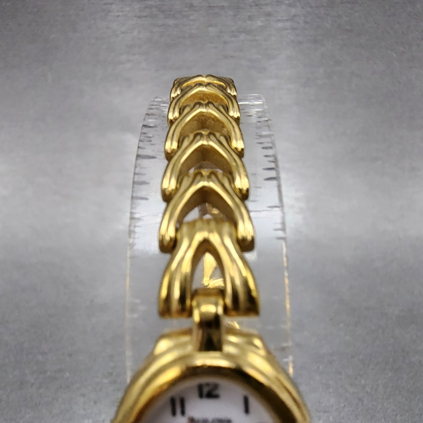 Bulova Watch Women 17mm White Dial Gold Tone Oval 97T70 New Battery4