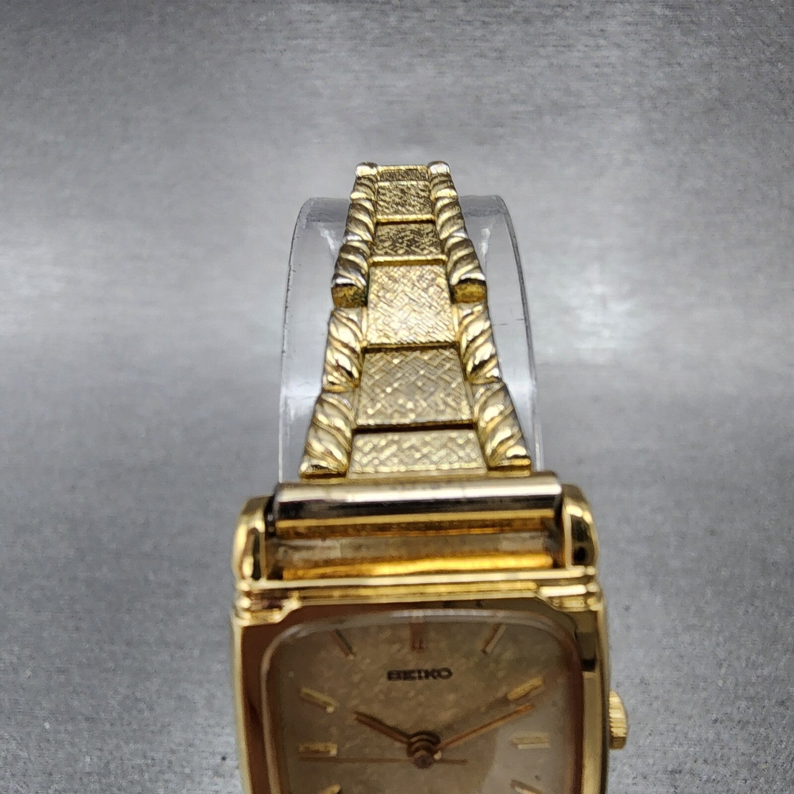 Seiko Watch Women 19mm Champagne Dial Gold Tone Rectangle 2P215210 New Battery4