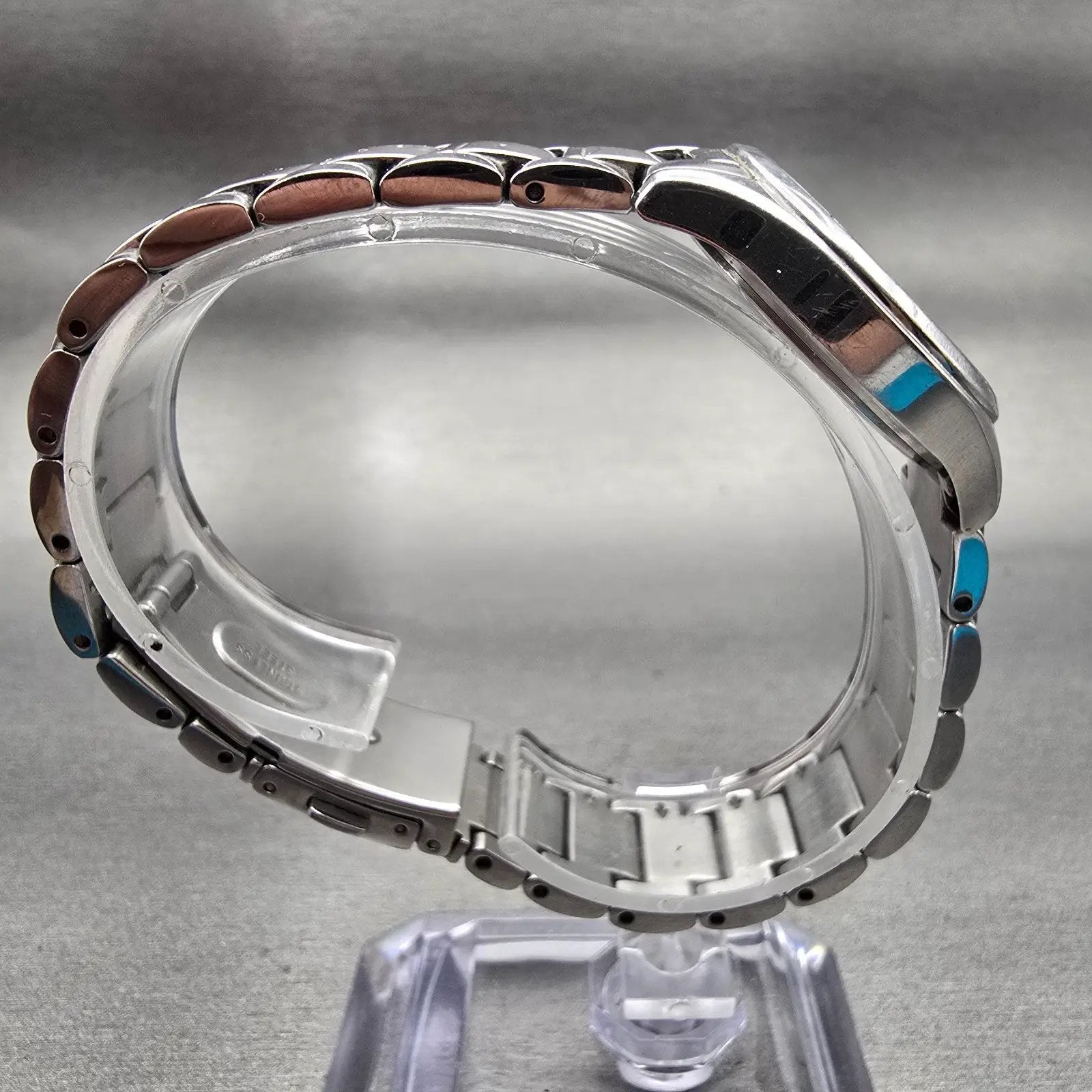 Bulova Watch Women 28mm Silver Dial Silver Tone Round 96L175 New Battery8