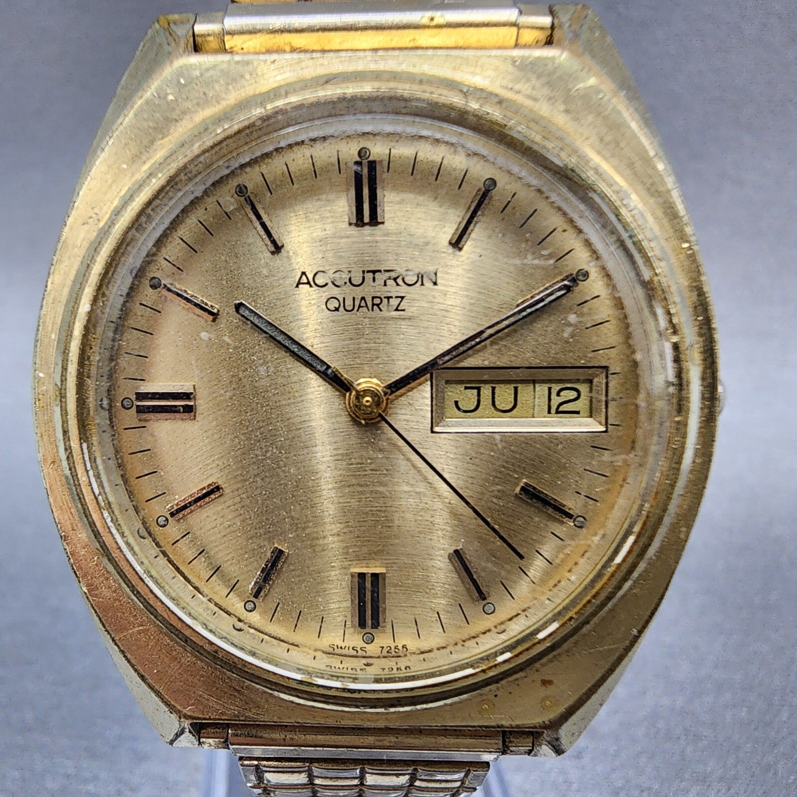 Bulova Accutron Watch Men 36mm Gold Dial Gold Tone Daydate 7256 PARTS2