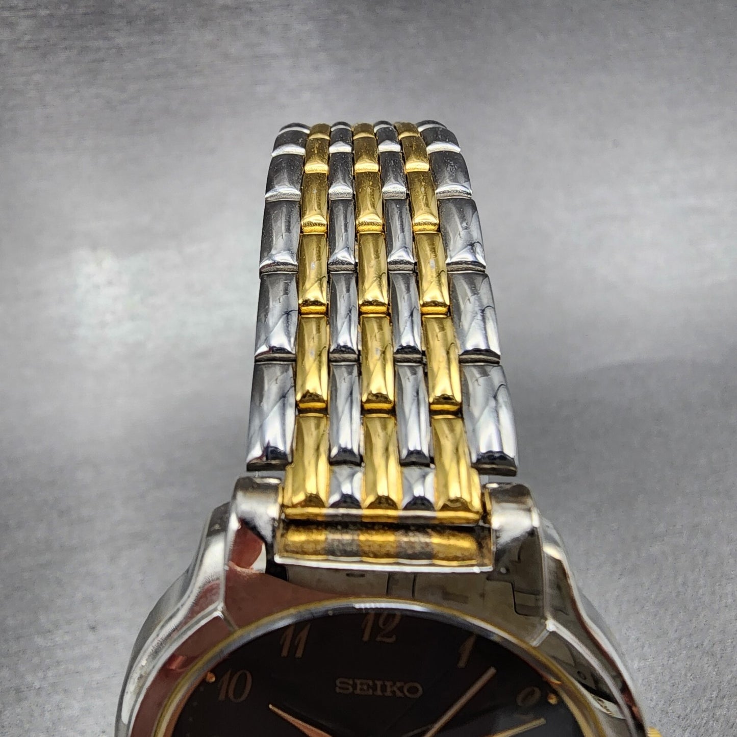 Seiko Watch Men 32mm Black Dial Two Tone Round V701-2B70 New Battery